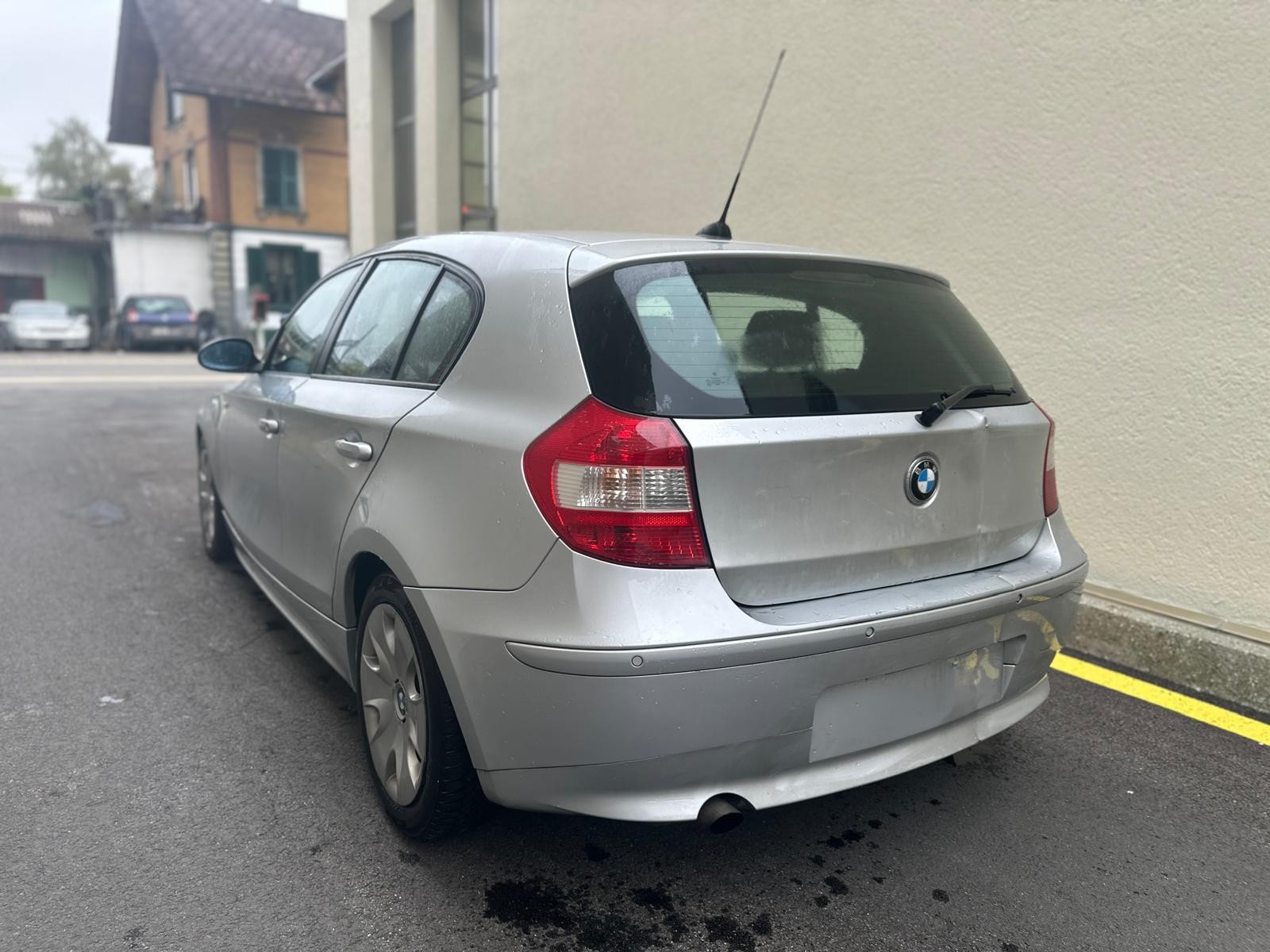 BMW 120i-image-13