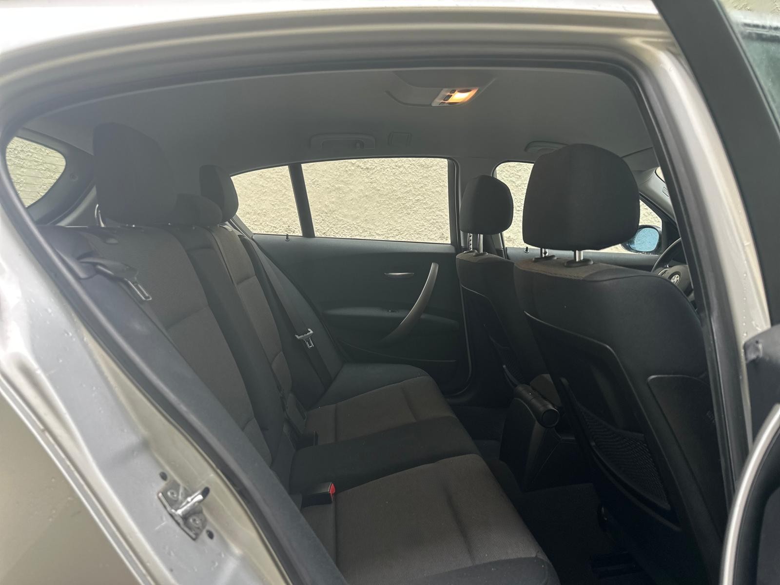 BMW 120i-image-10