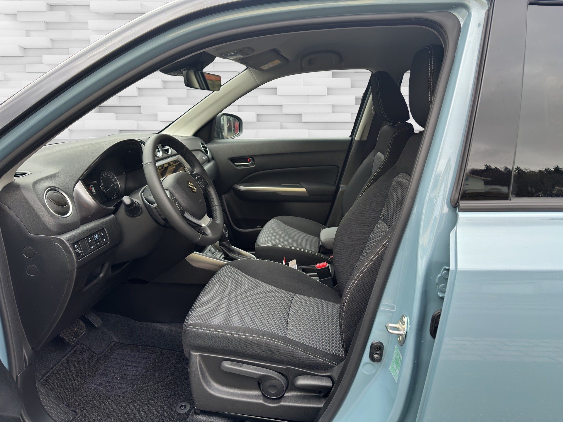 SUZUKI Vitara 1.4 Boosterjet Sakura 4x4 Hybrid Automatic-image-4