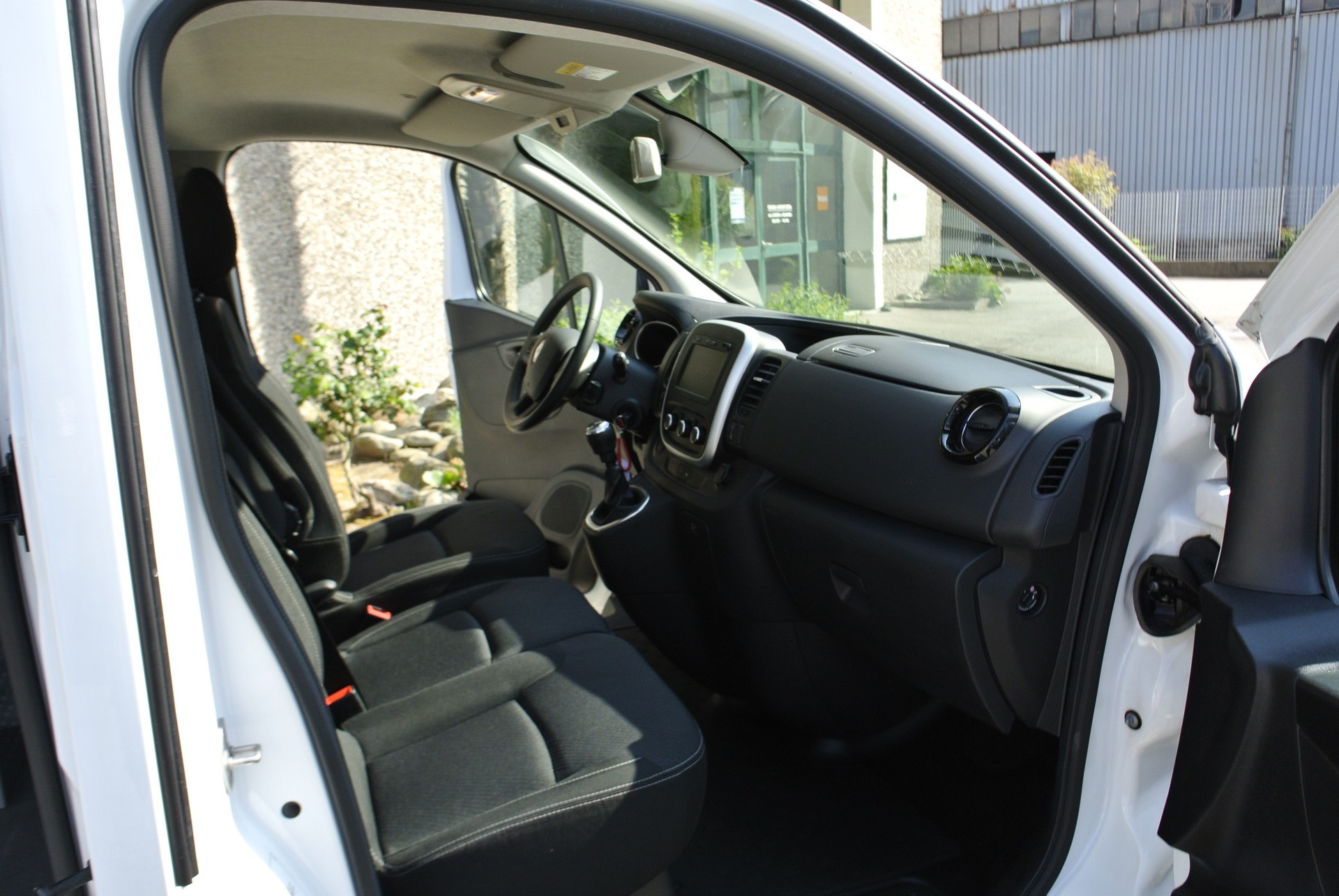 RENAULT Trafic 2.0 Energy dCi 120 3.0t Business L2H1-image-21