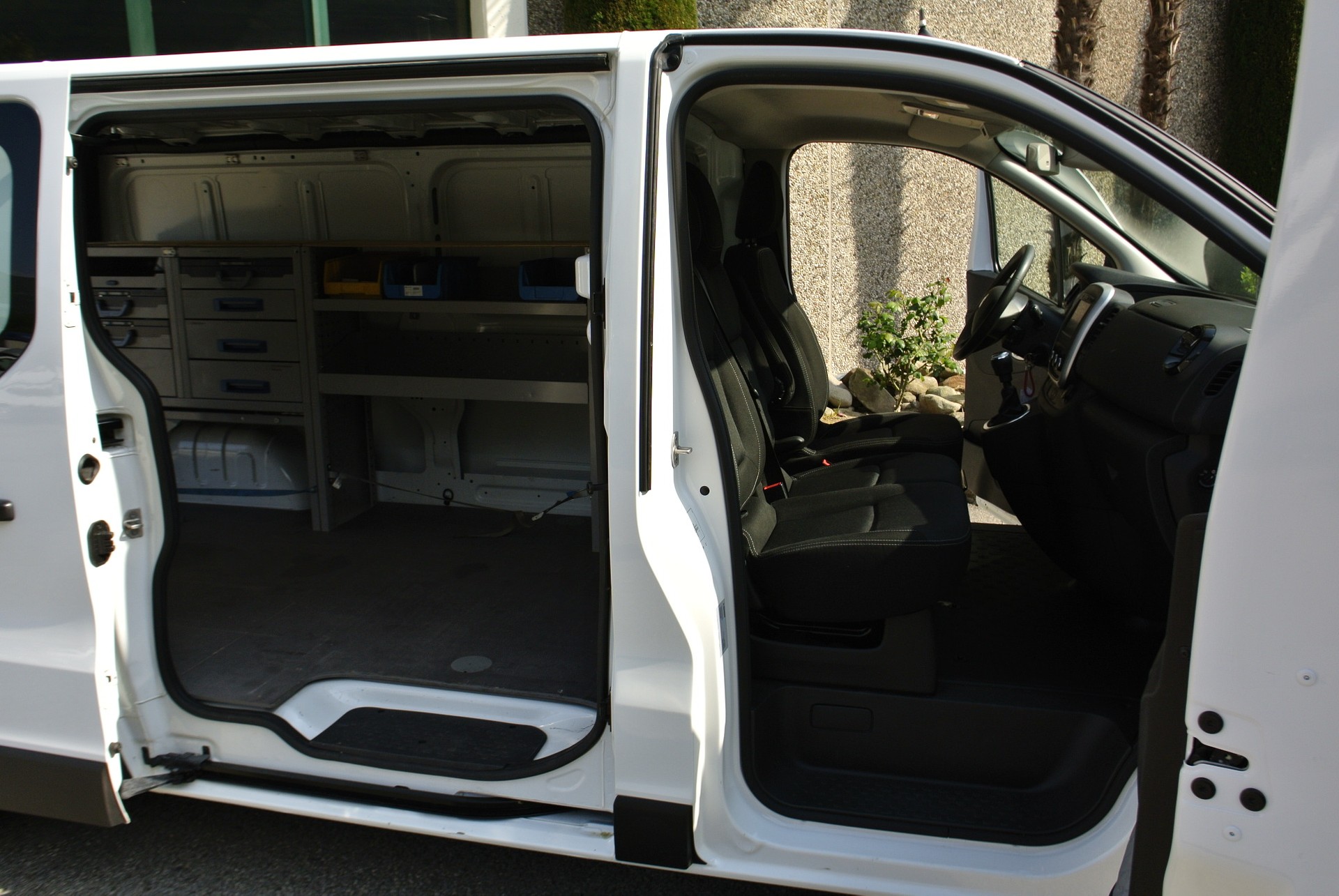 RENAULT Trafic 2.0 Energy dCi 120 3.0t Business L2H1-image-18