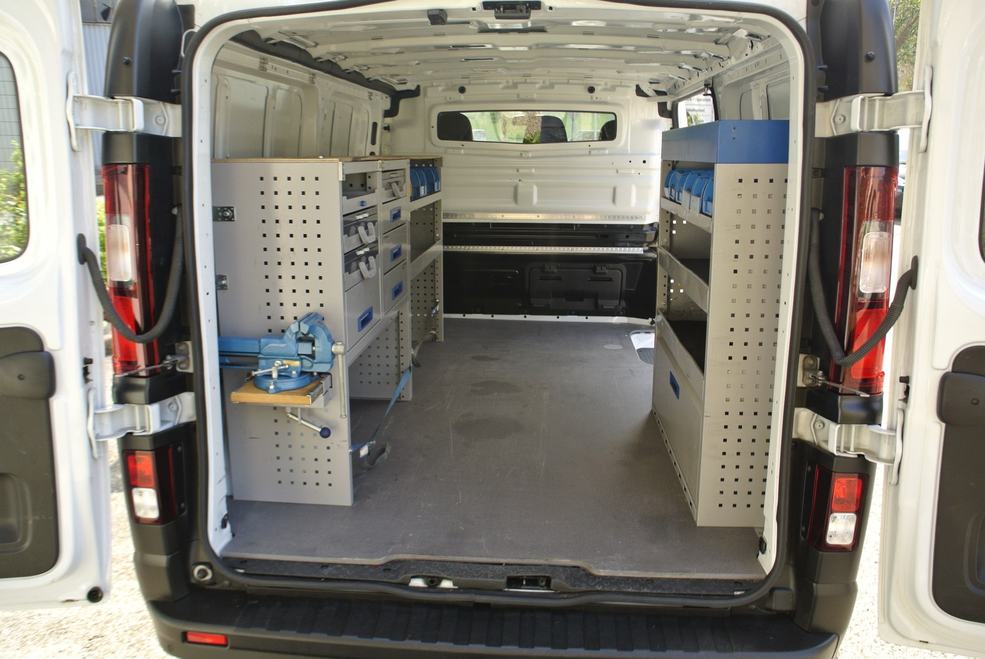 RENAULT Trafic 2.0 Energy dCi 120 3.0t Business L2H1-image-16