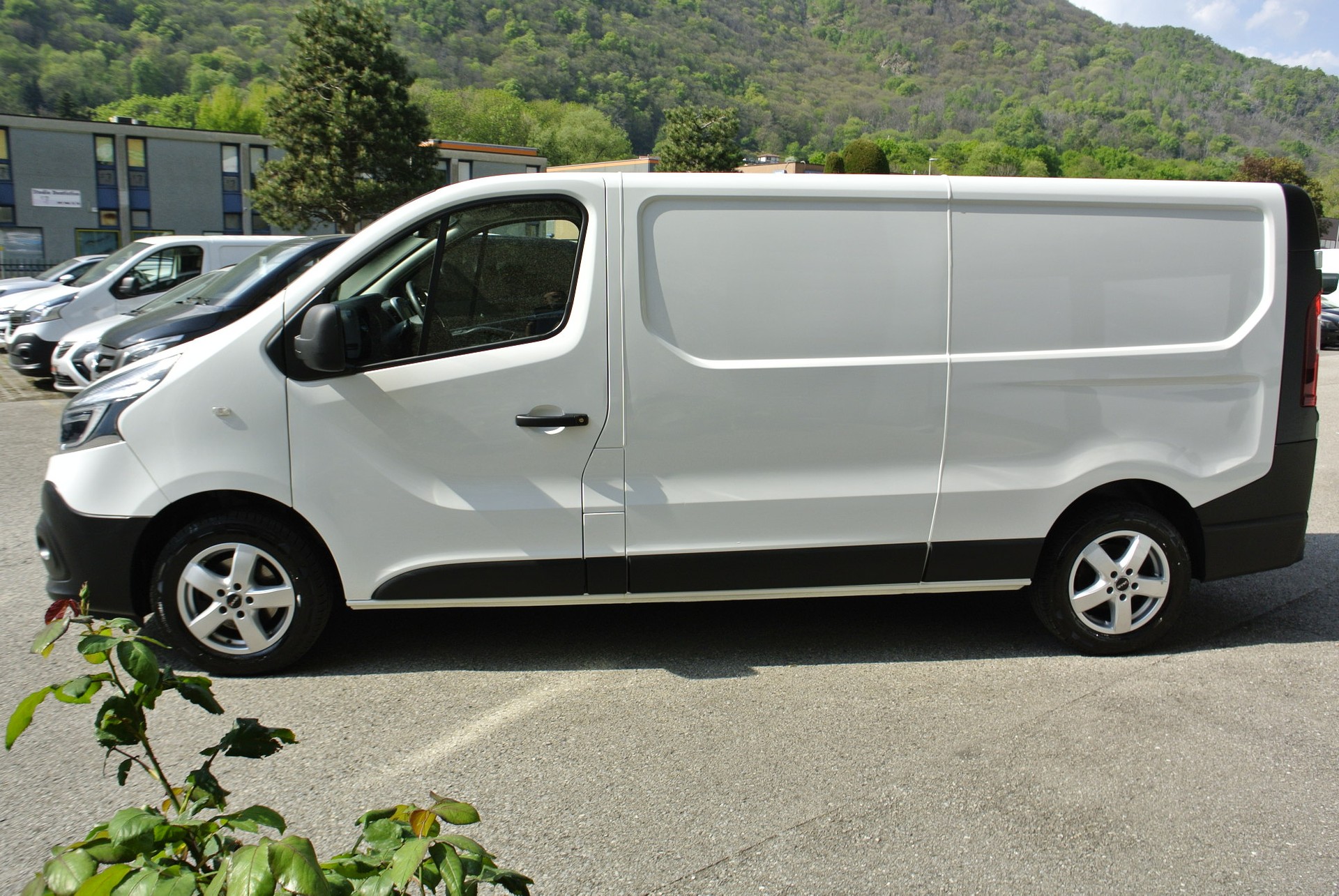 RENAULT Trafic 2.0 Energy dCi 120 3.0t Business L2H1-image-10