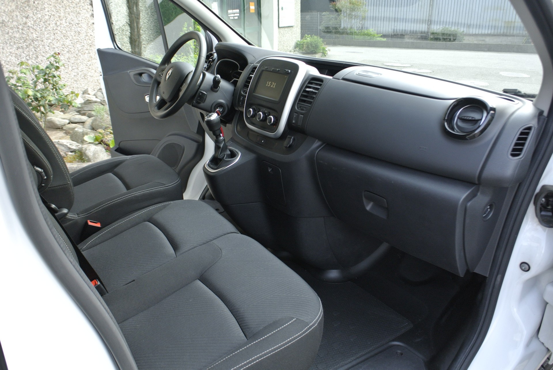 RENAULT Trafic 2.0 Energy dCi 120 3.0t Business L2H1-image-25