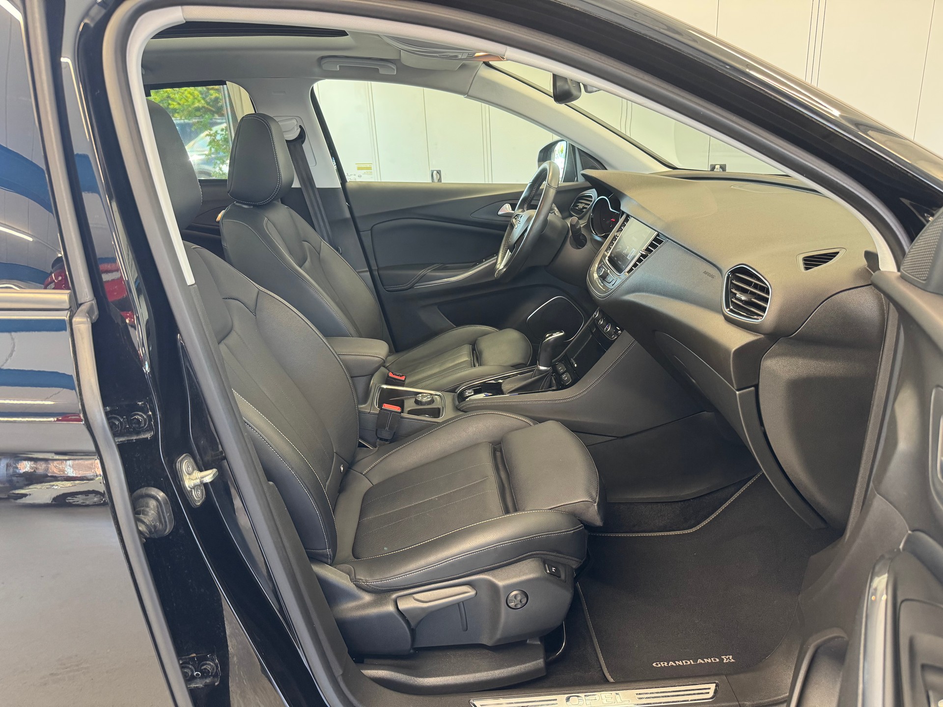 OPEL Grandland X 1.2i TP Ultimate Automatik-image-10