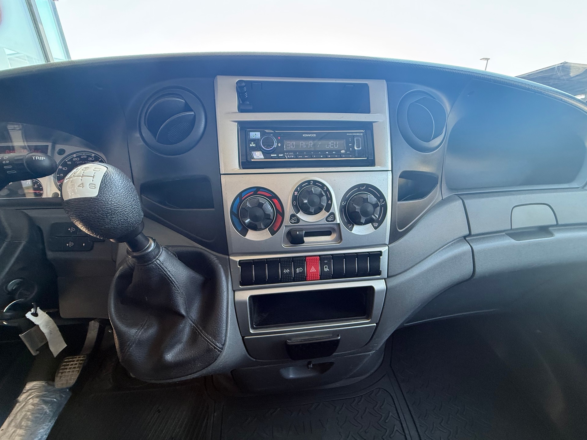 IVECO 35 C 15-image-12