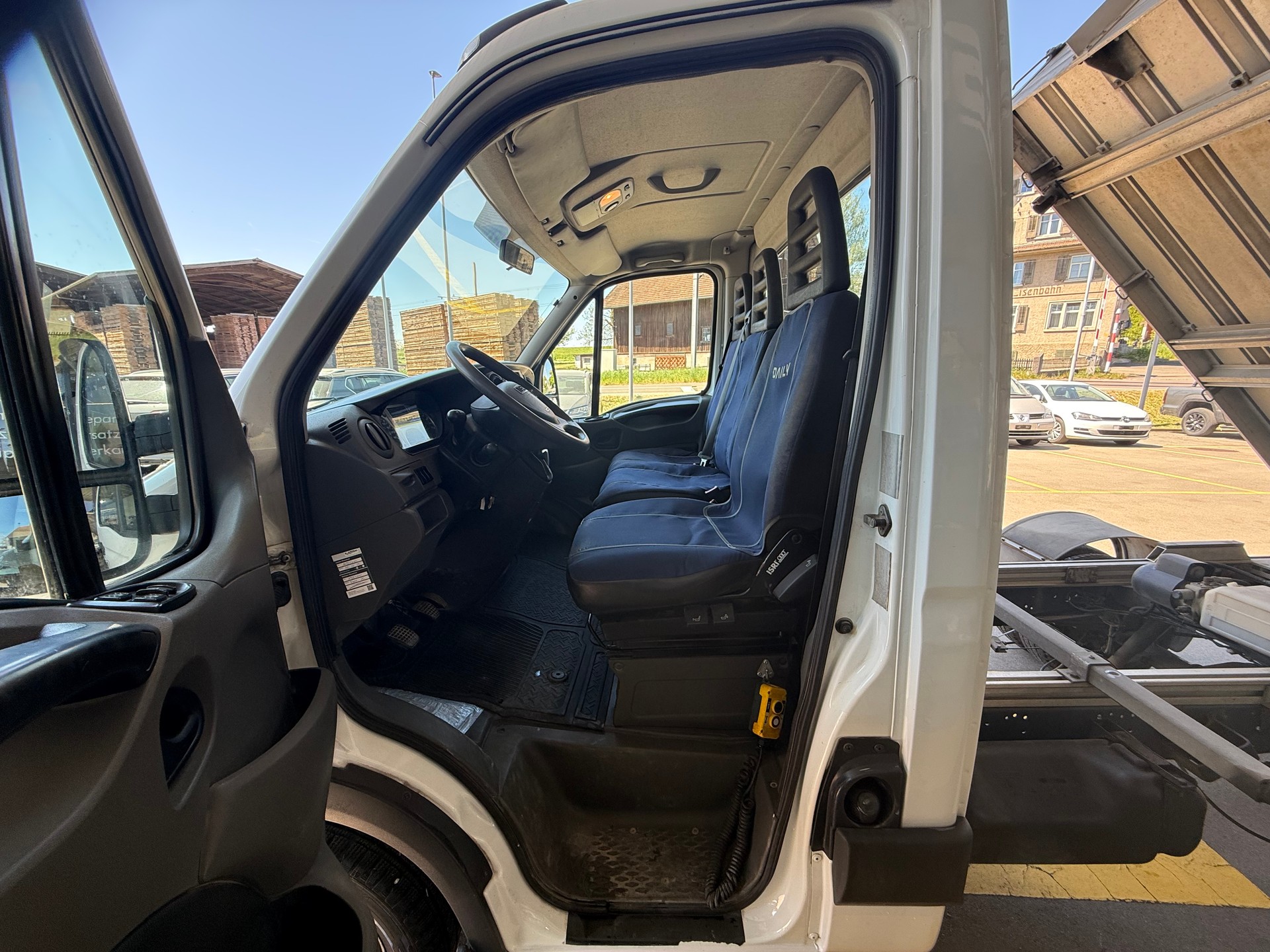 IVECO 35 C 15-image-8