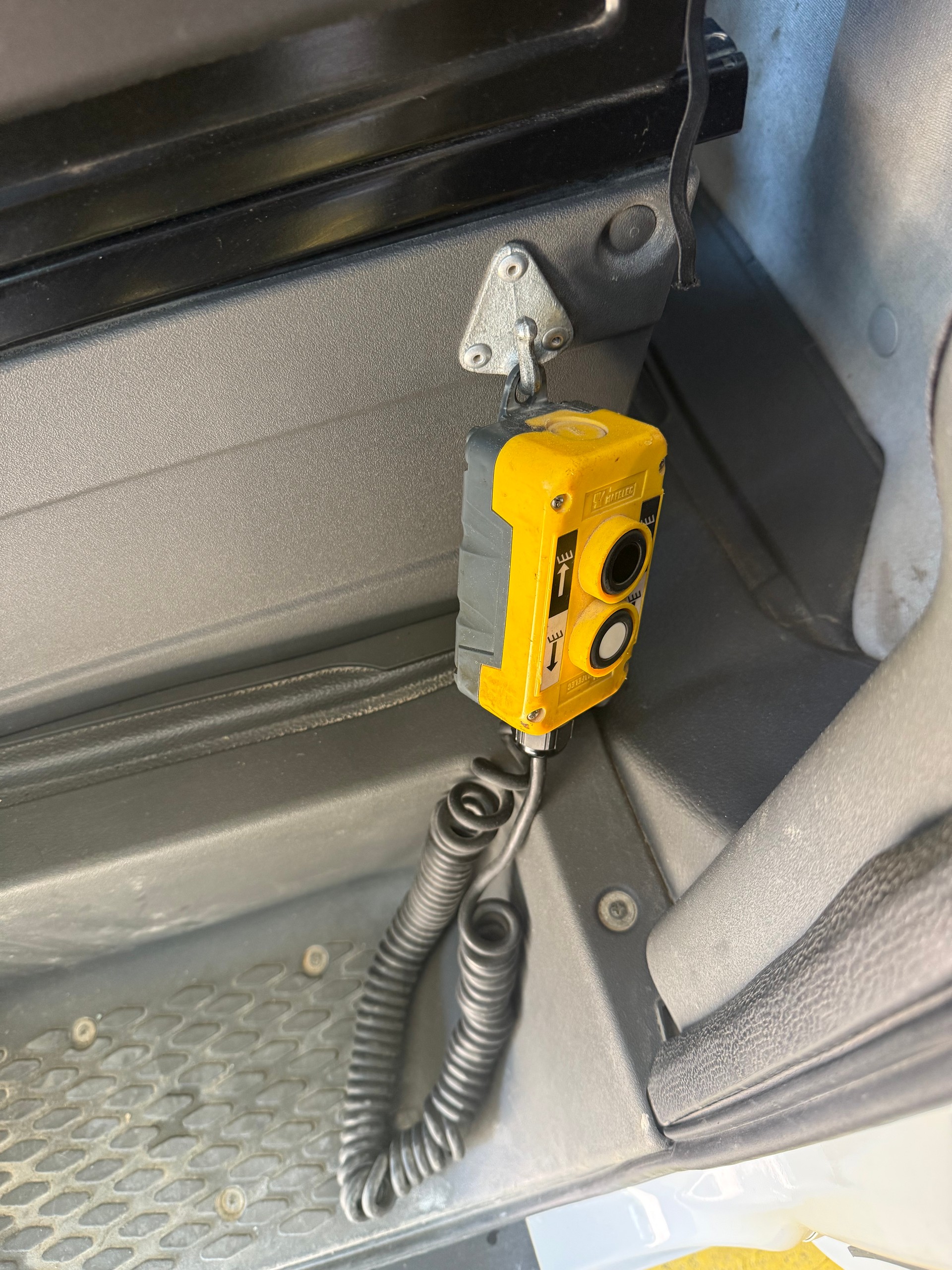 IVECO 35 C 15-image-11