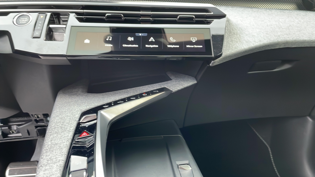PEUGEOT 3008 145 e-DSC6 Hybrid Allure-image-8