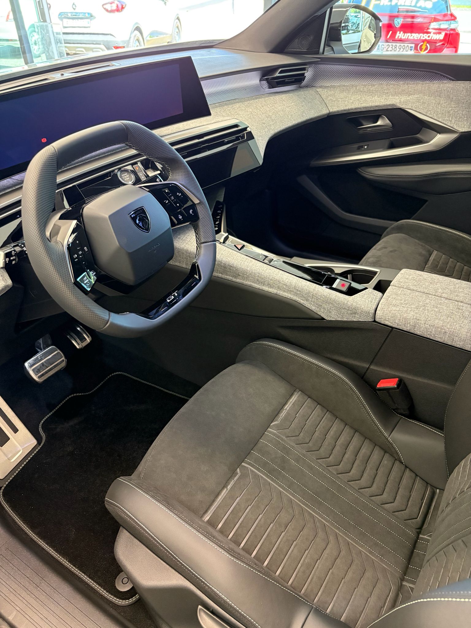 PEUGEOT 3008 145 e-DSC6 Hybrid Allure-image-11
