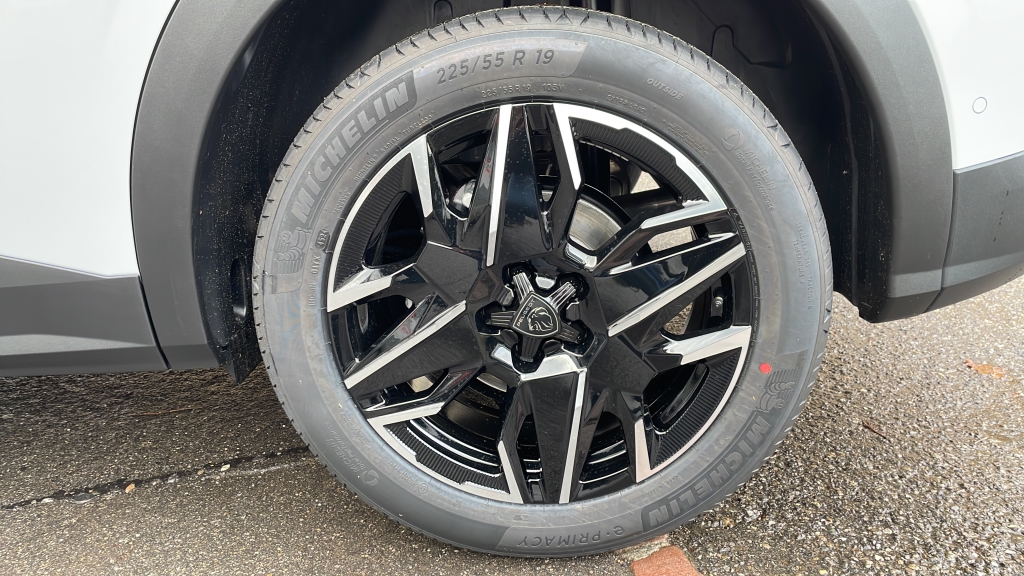PEUGEOT 3008 145 e-DSC6 Hybrid Allure-image-9