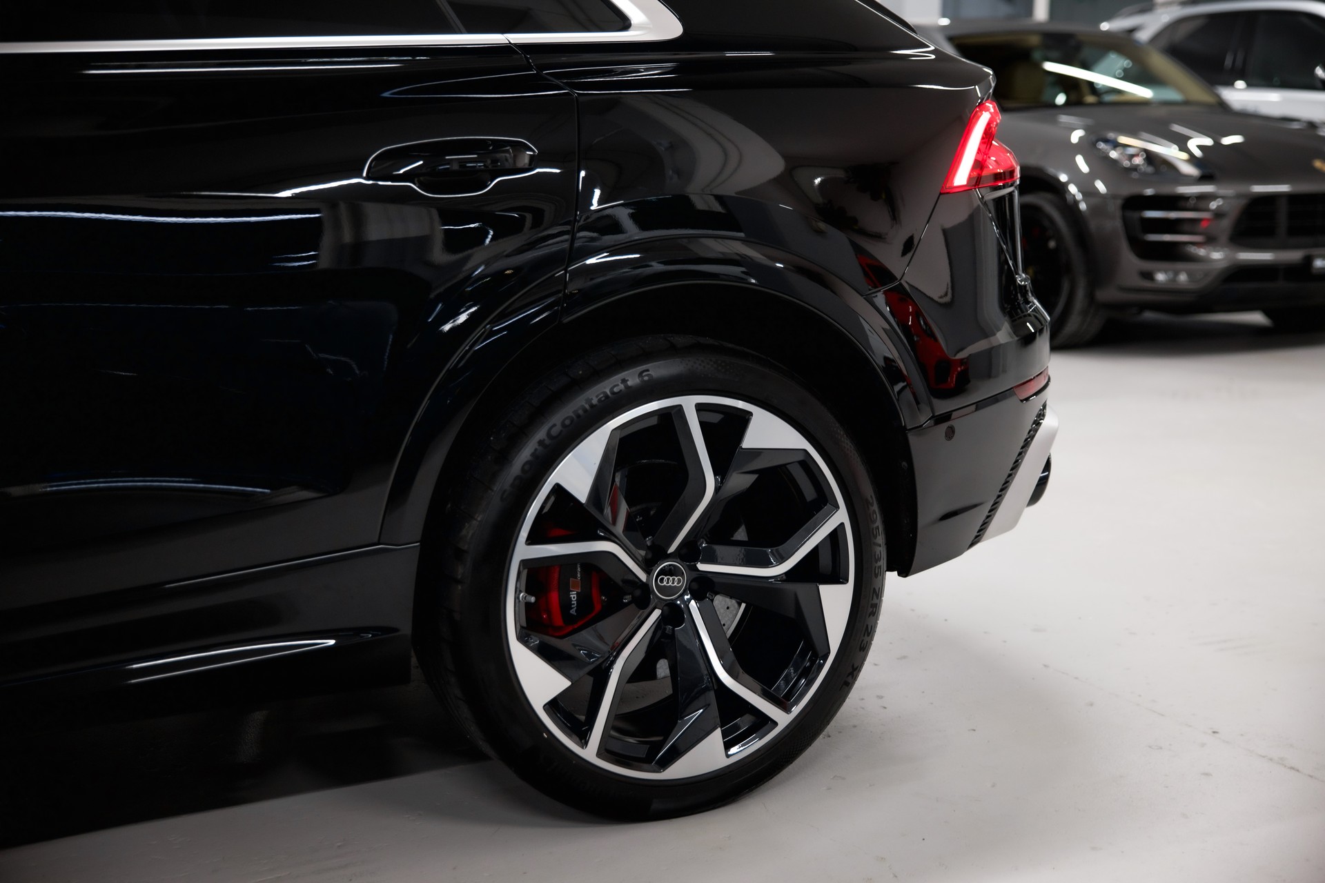 AUDI RSQ8 quattro tiptronic-image-14
