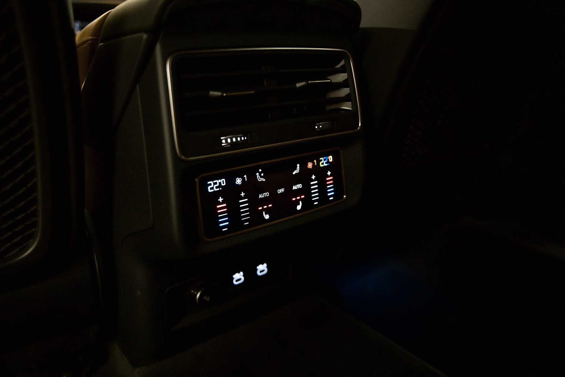 AUDI RSQ8 quattro tiptronic-image-23