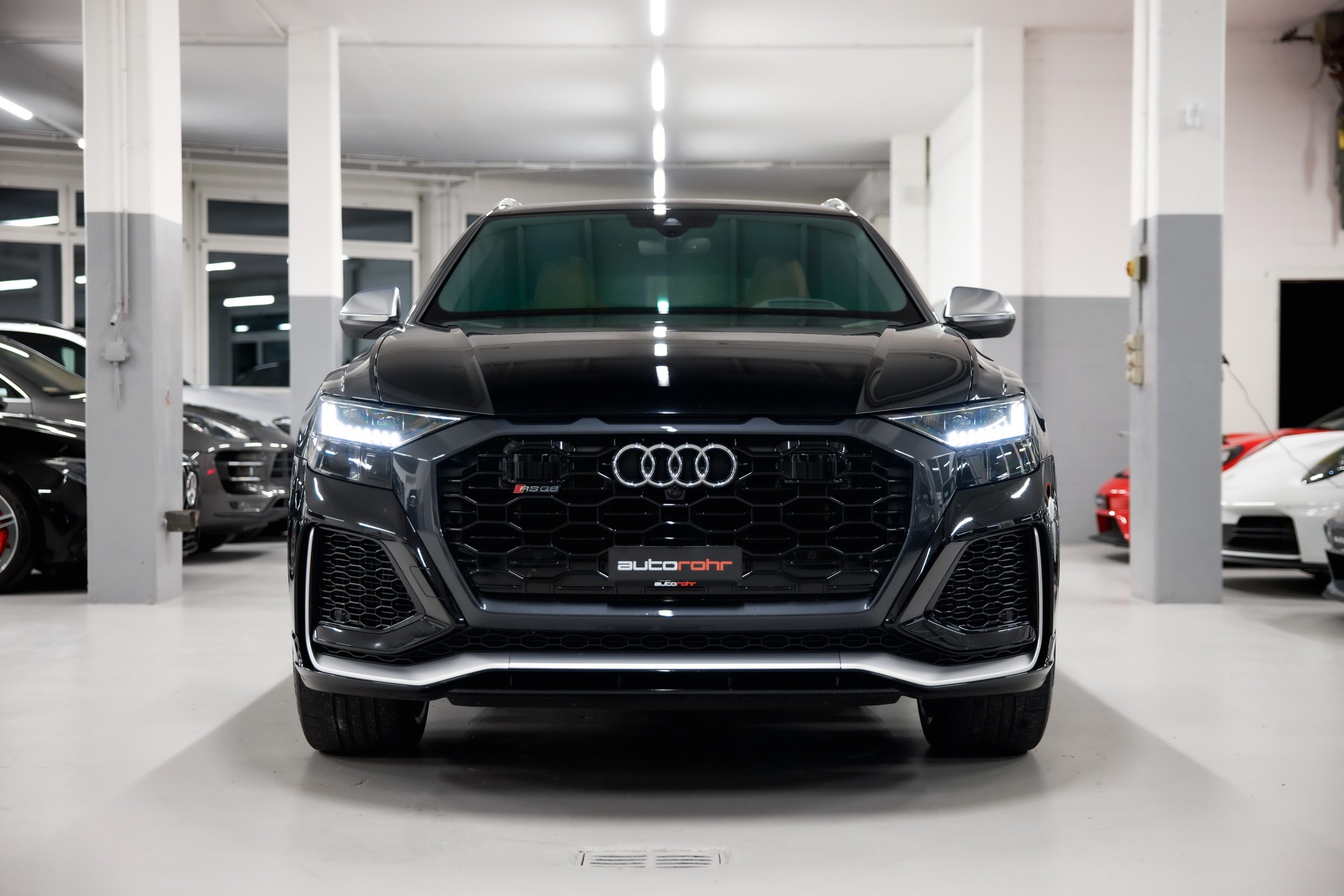 AUDI RSQ8 quattro tiptronic-showroom-element-1