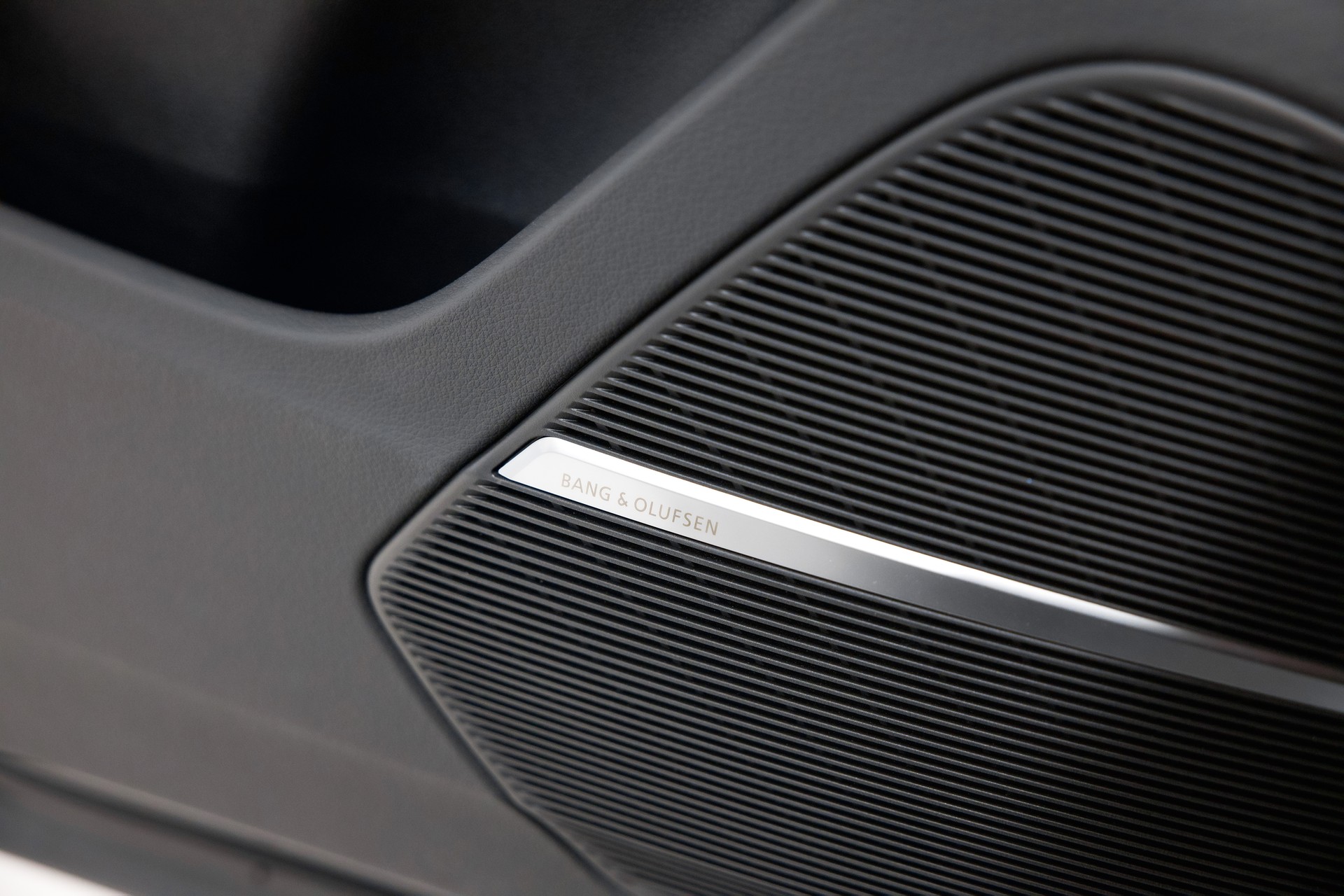 AUDI RSQ8 quattro tiptronic-image-26