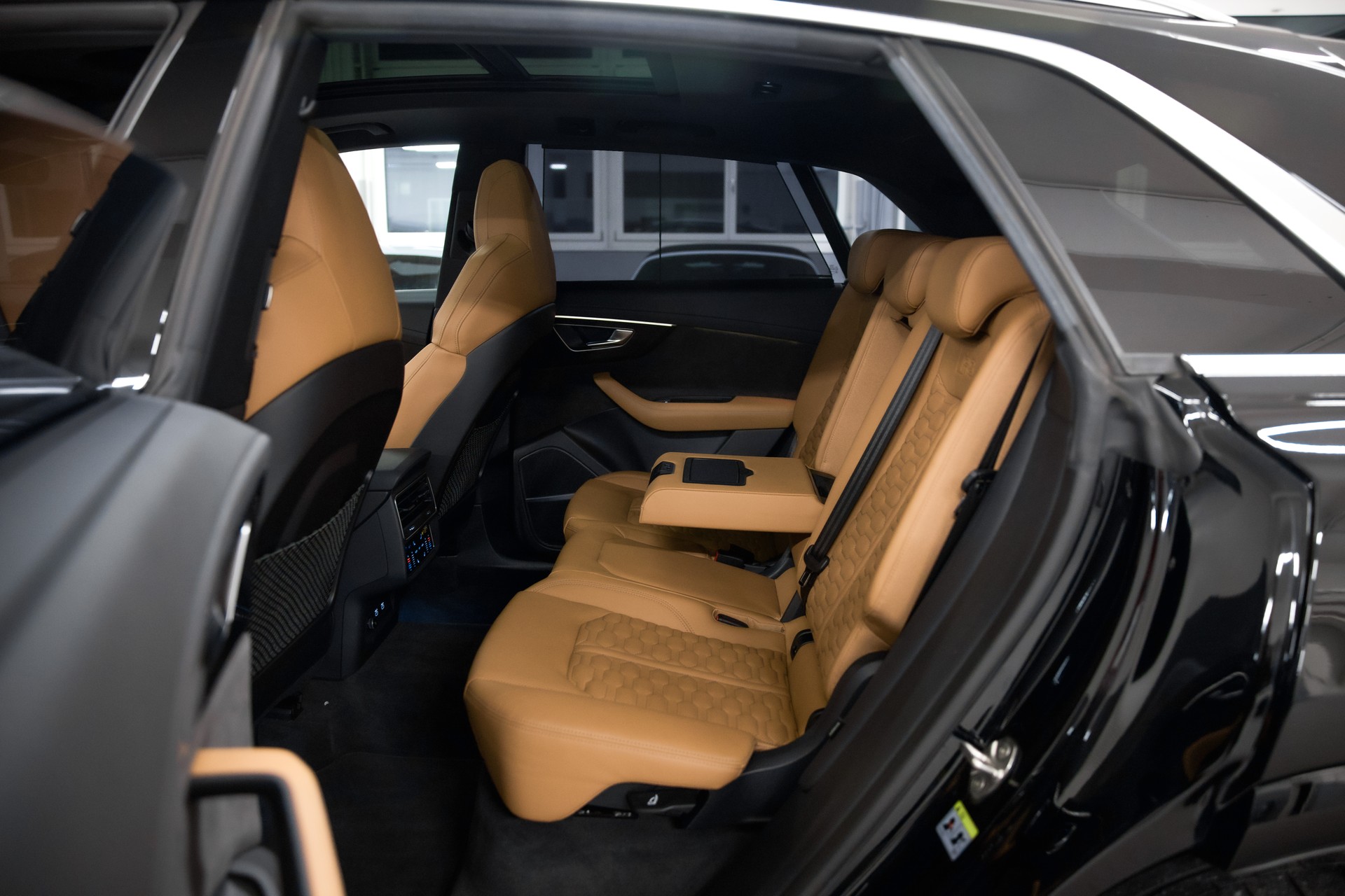 AUDI RSQ8 quattro tiptronic-image-21