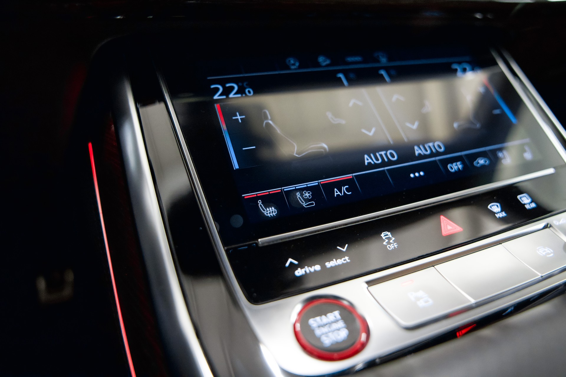 AUDI RSQ8 quattro tiptronic-image-32