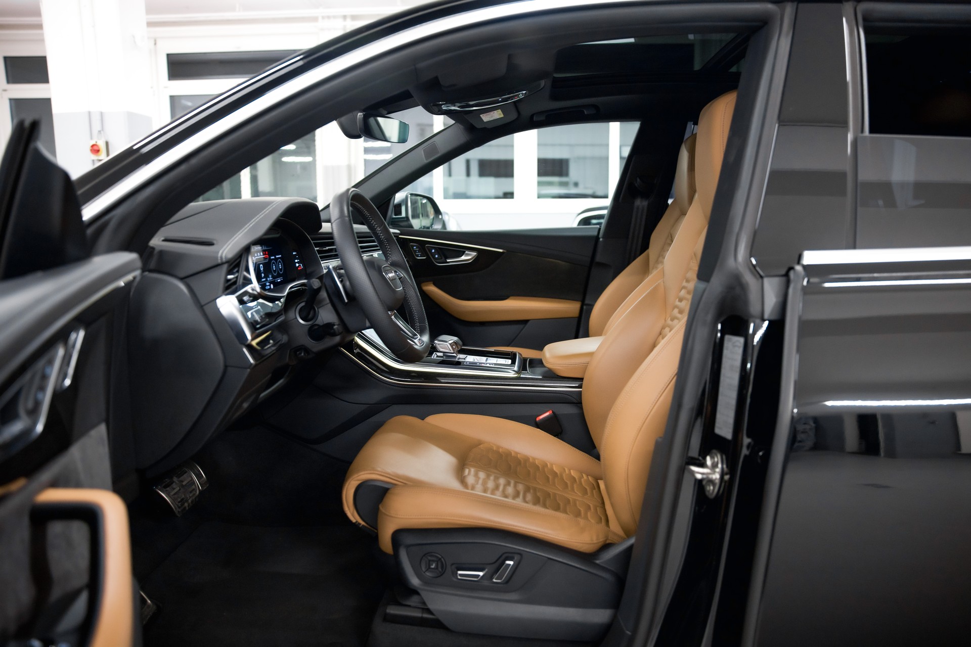 AUDI RSQ8 quattro tiptronic-image-18