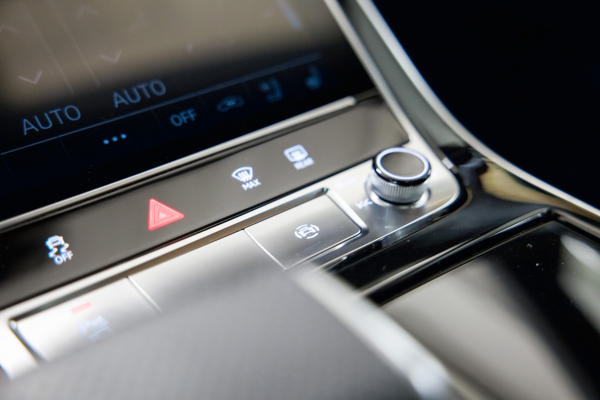 AUDI RSQ8 quattro tiptronic-image-33