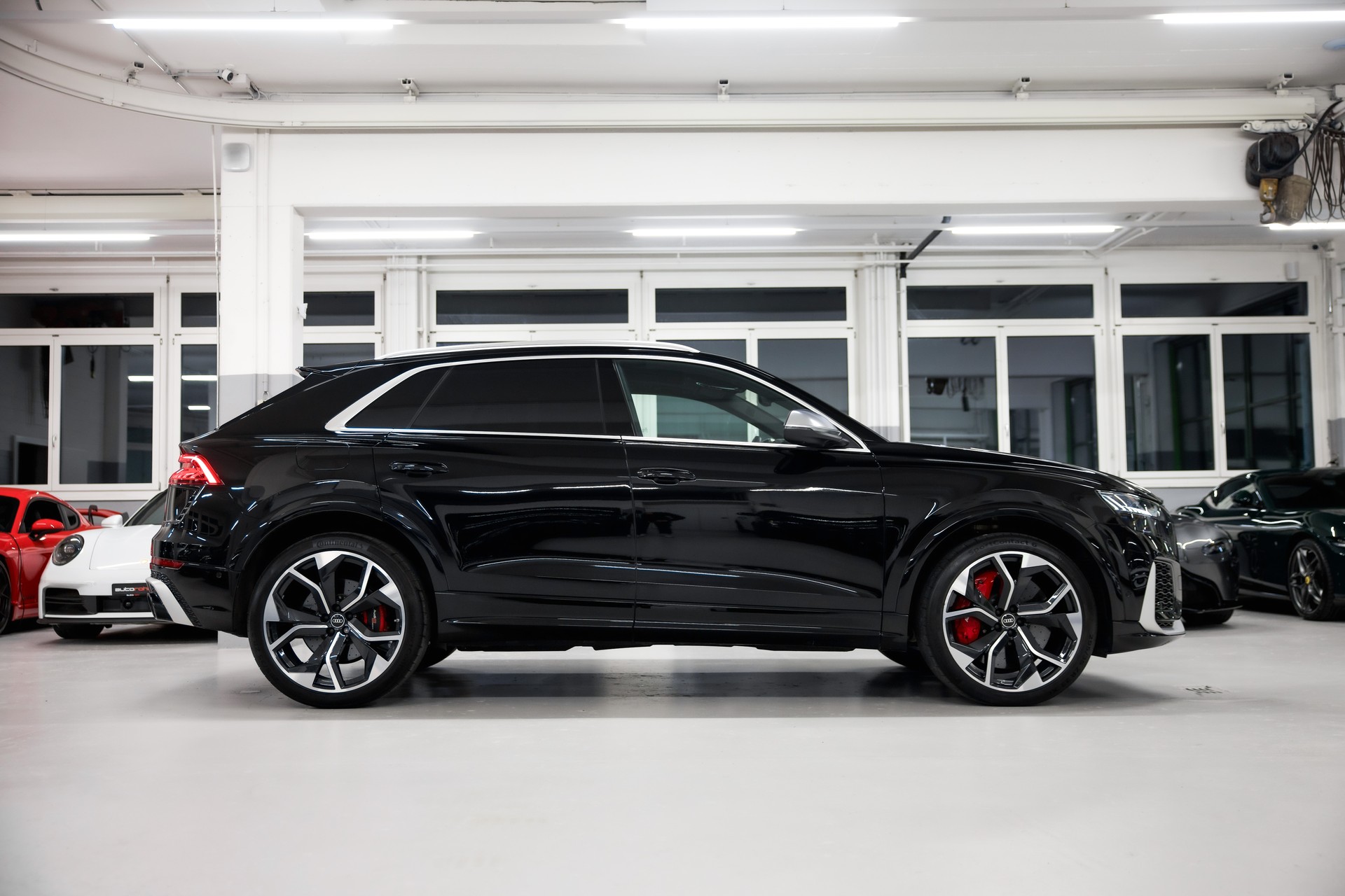 AUDI RSQ8 quattro tiptronic-showroom-element-3