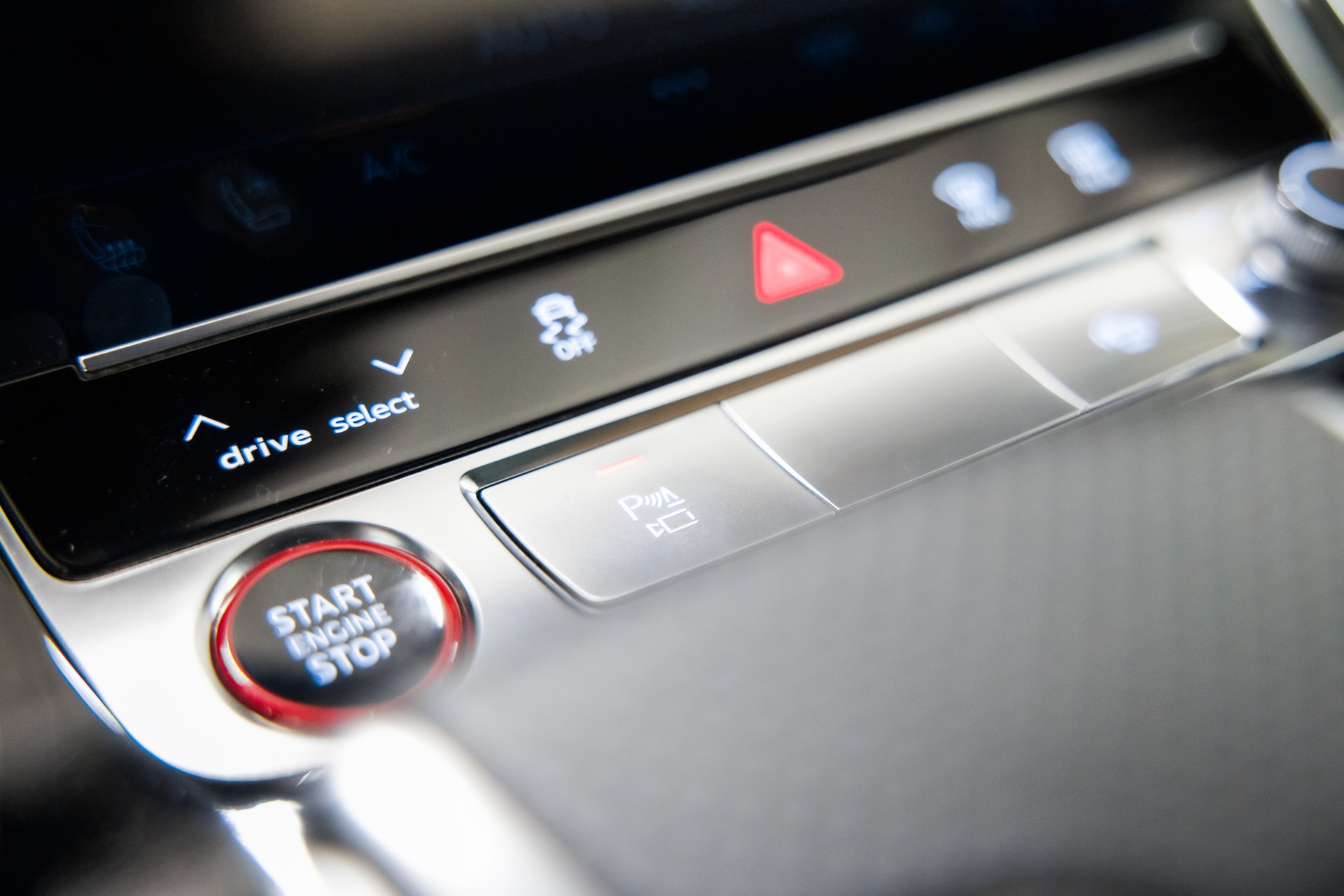 AUDI RSQ8 quattro tiptronic-image-34