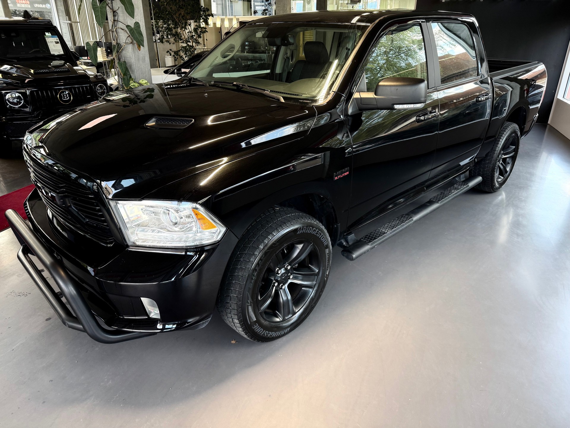 DODGE 1500 CREW CAB ** HEMI 5.7L **-showroom-element-3