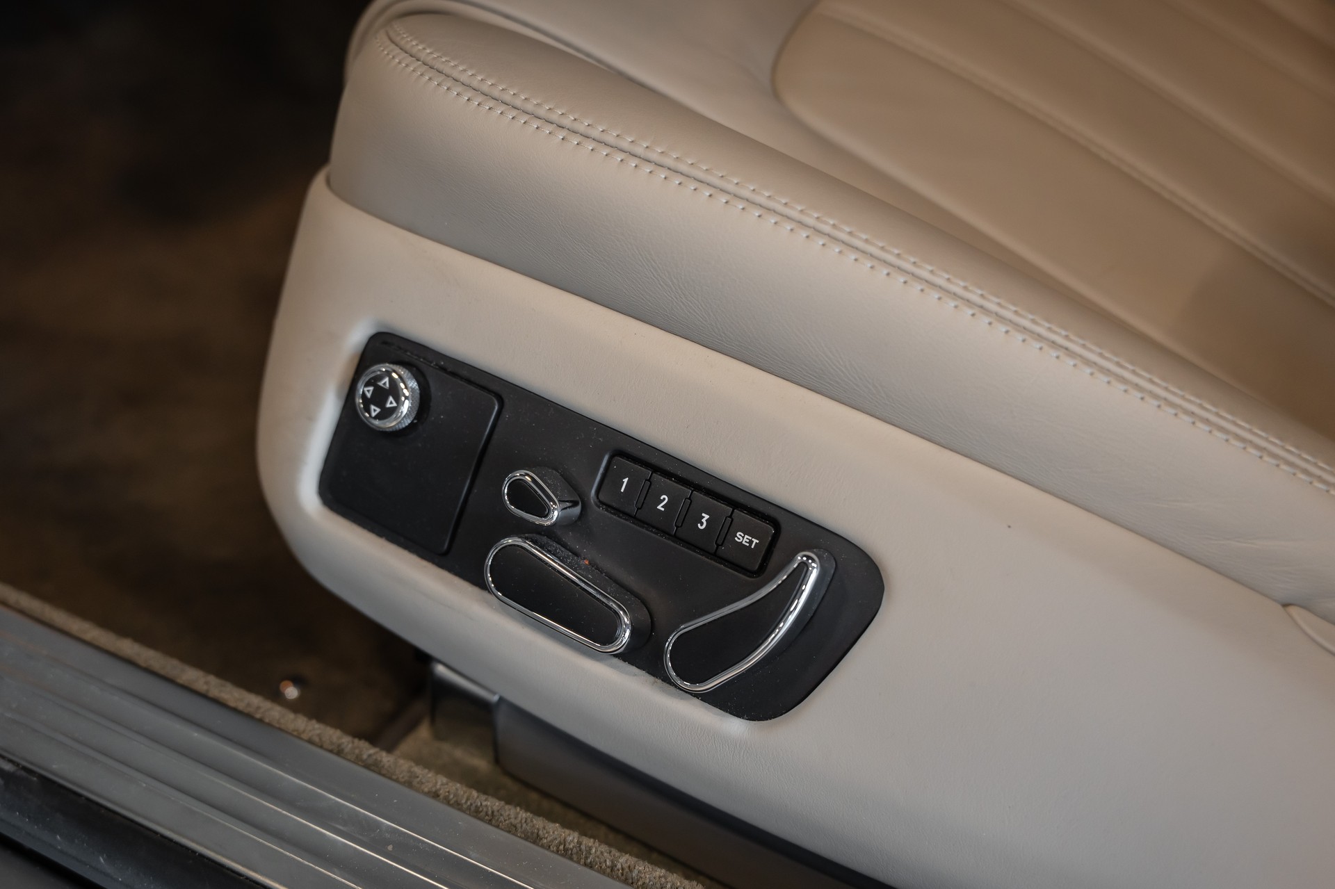 BENTLEY Continental GT 6.0 W12 / Sammlerzustand / CH Auto / Exclusive / Top Ausstattung-image-12