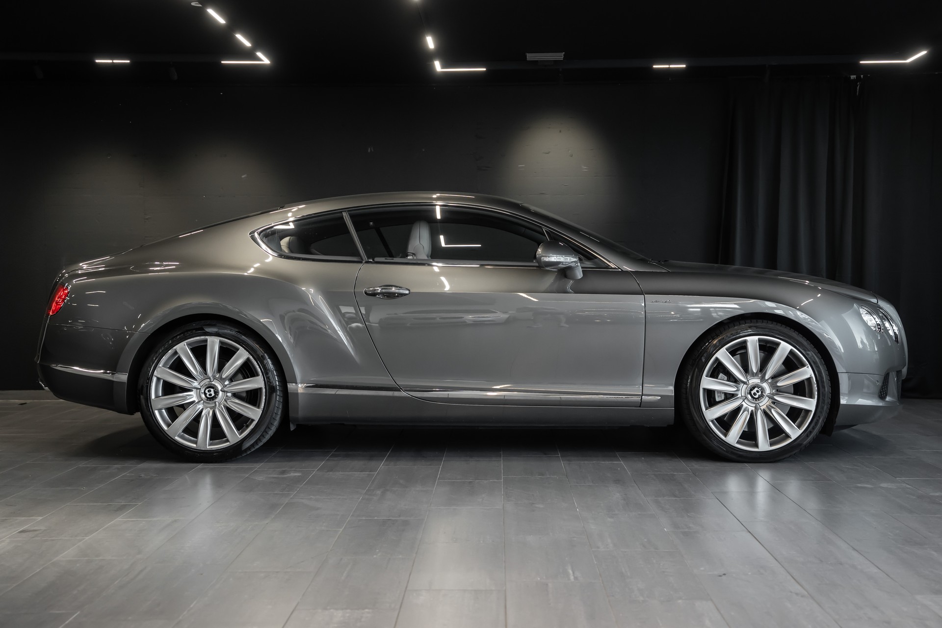 BENTLEY Continental GT 6.0 W12 / Sammlerzustand / CH Auto / Exclusive / Top Ausstattung-image-2
