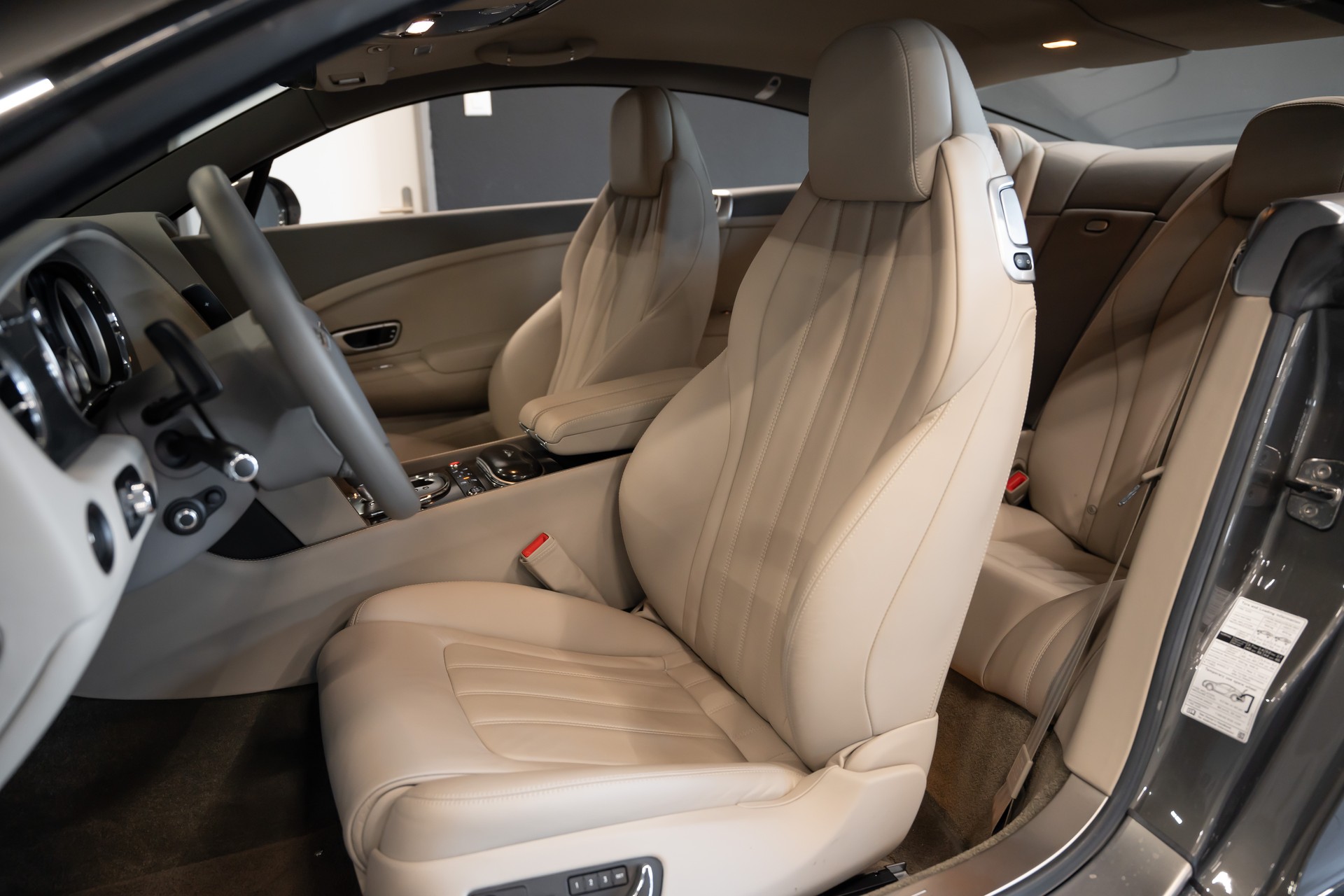 BENTLEY Continental GT 6.0 W12 / Sammlerzustand / CH Auto / Exclusive / Top Ausstattung-image-10