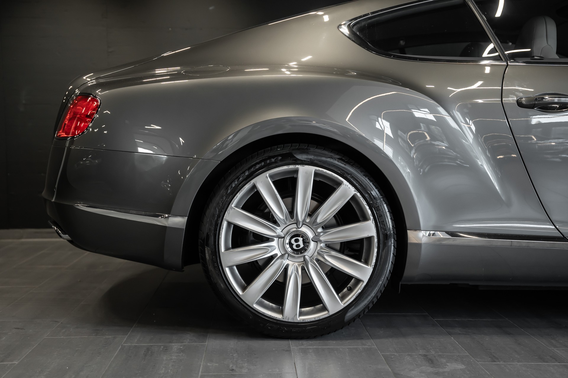BENTLEY Continental GT 6.0 W12 / Sammlerzustand / CH Auto / Exclusive / Top Ausstattung-image-4