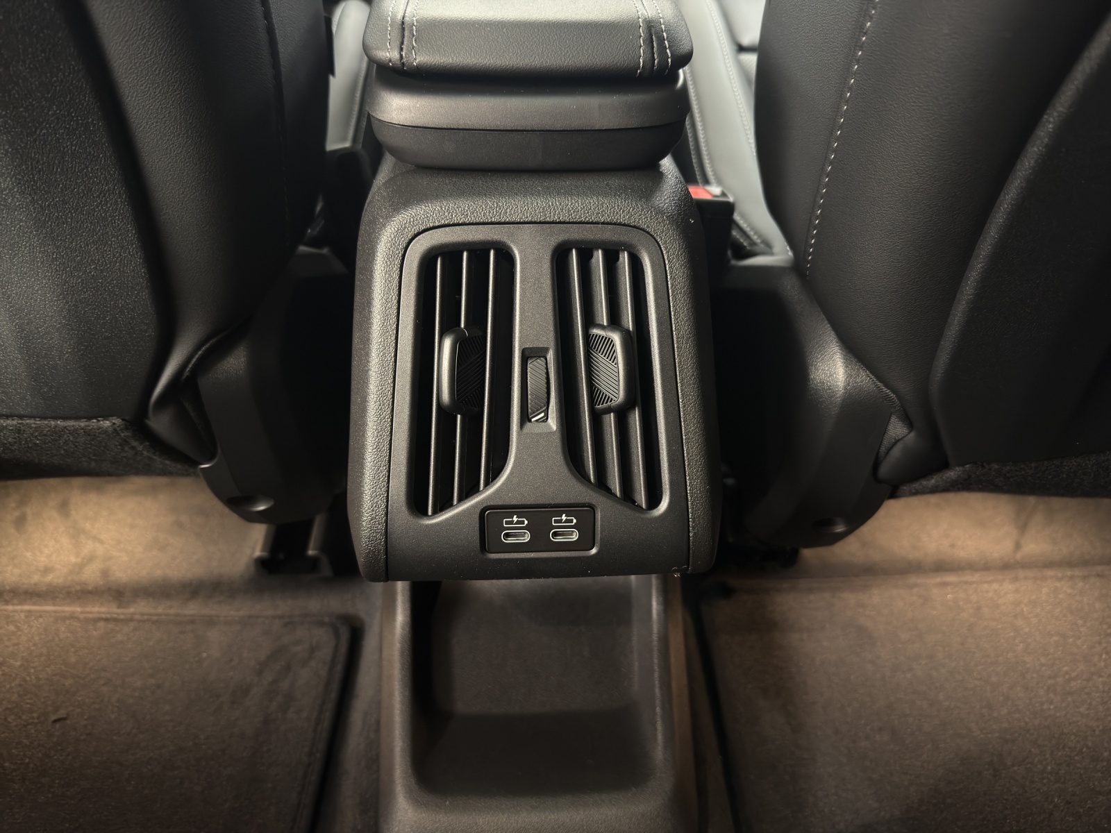 BMW iX1 xDrive 30 Edition M Sport-image-19