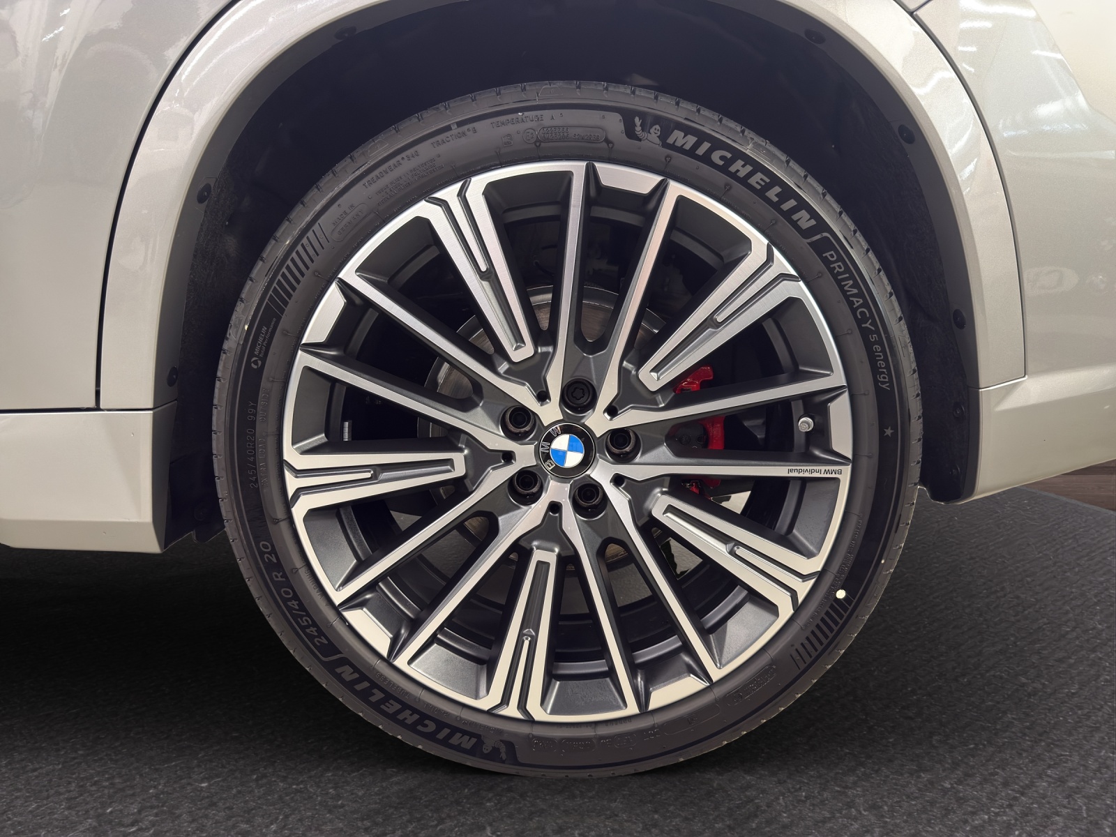 BMW iX1 xDrive 30 Edition M Sport-image-9