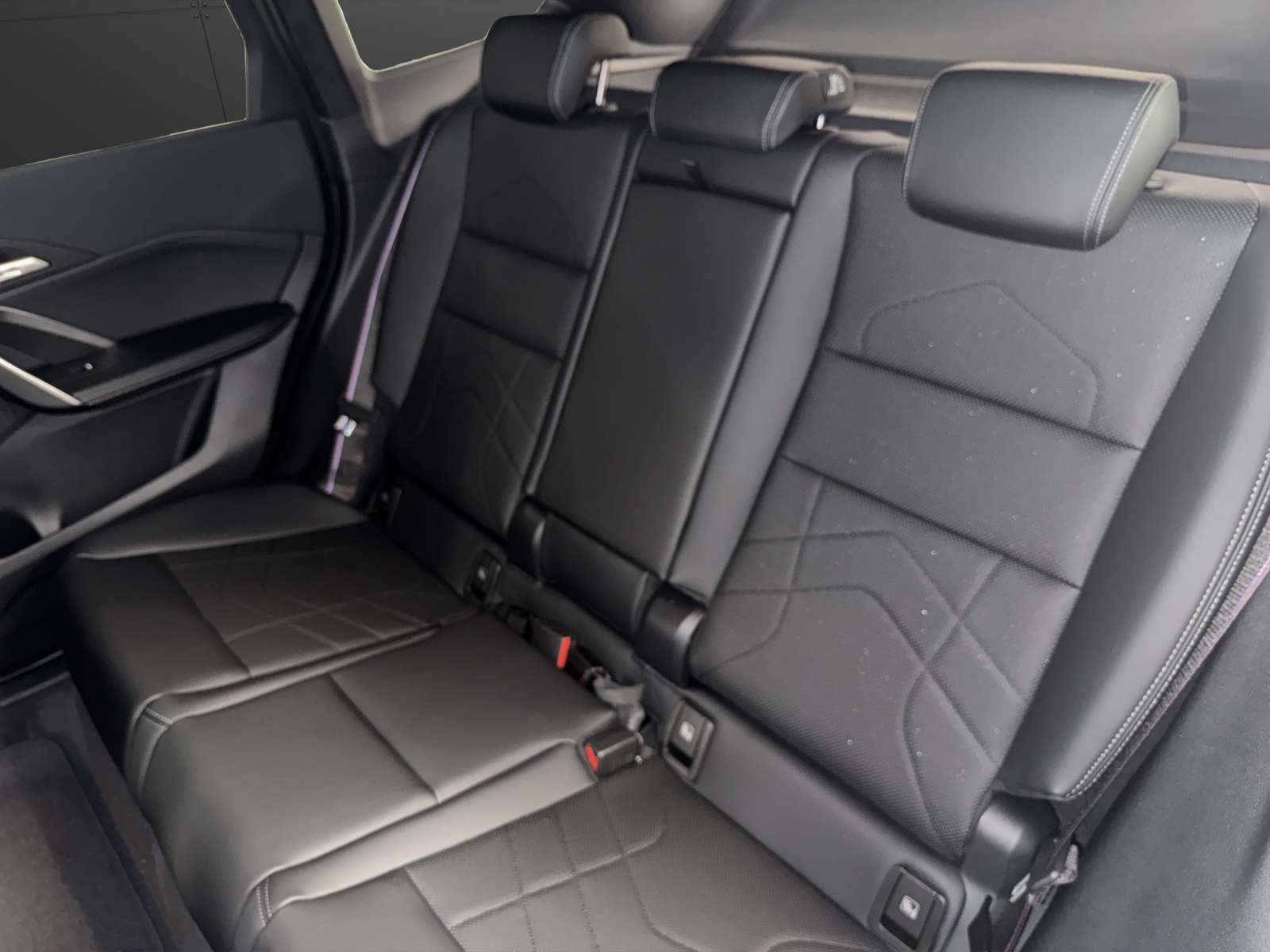 BMW iX1 xDrive 30 Edition M Sport-image-15