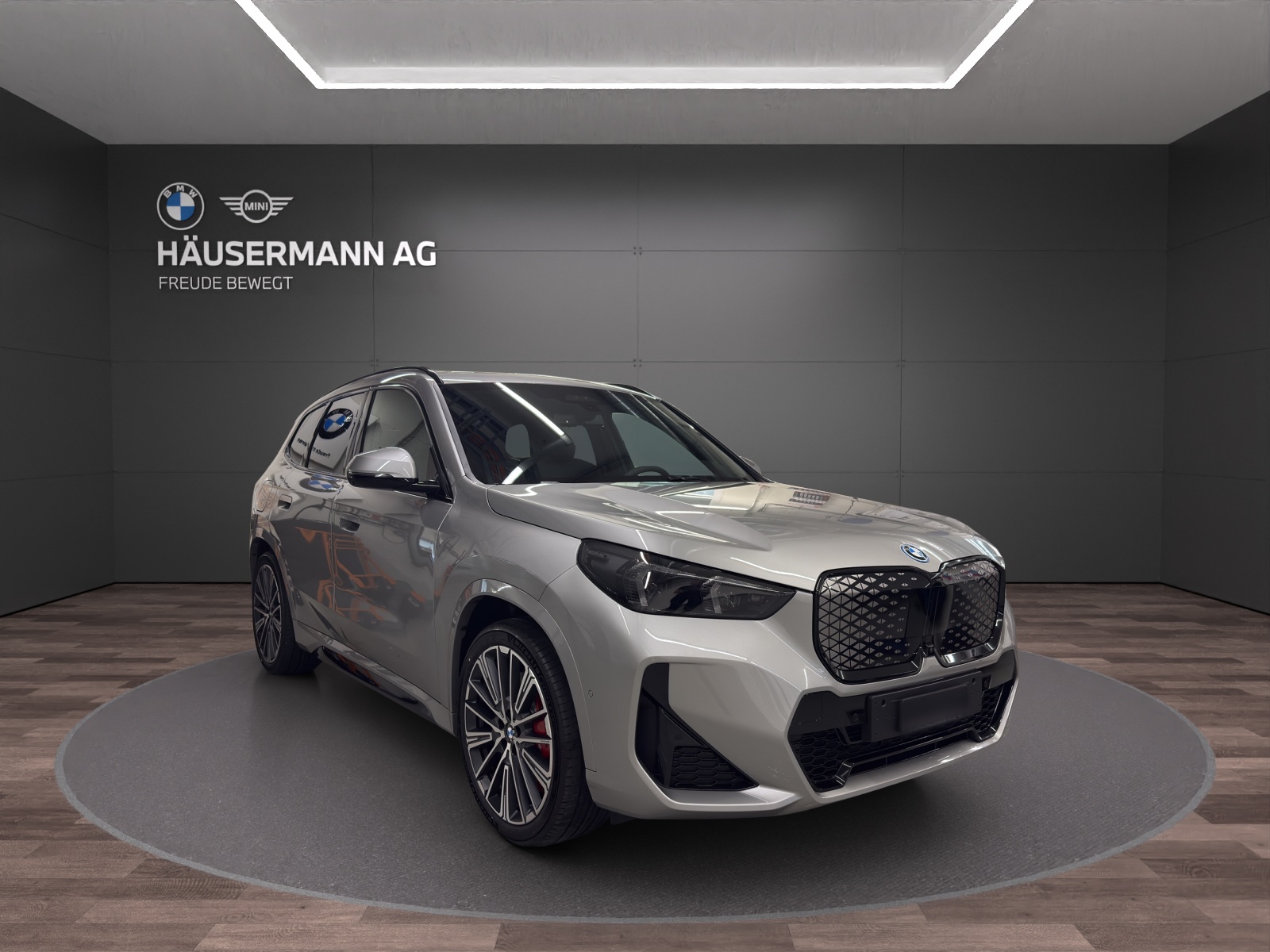 BMW iX1 xDrive 30 Edition M Sport-showroom-element-2