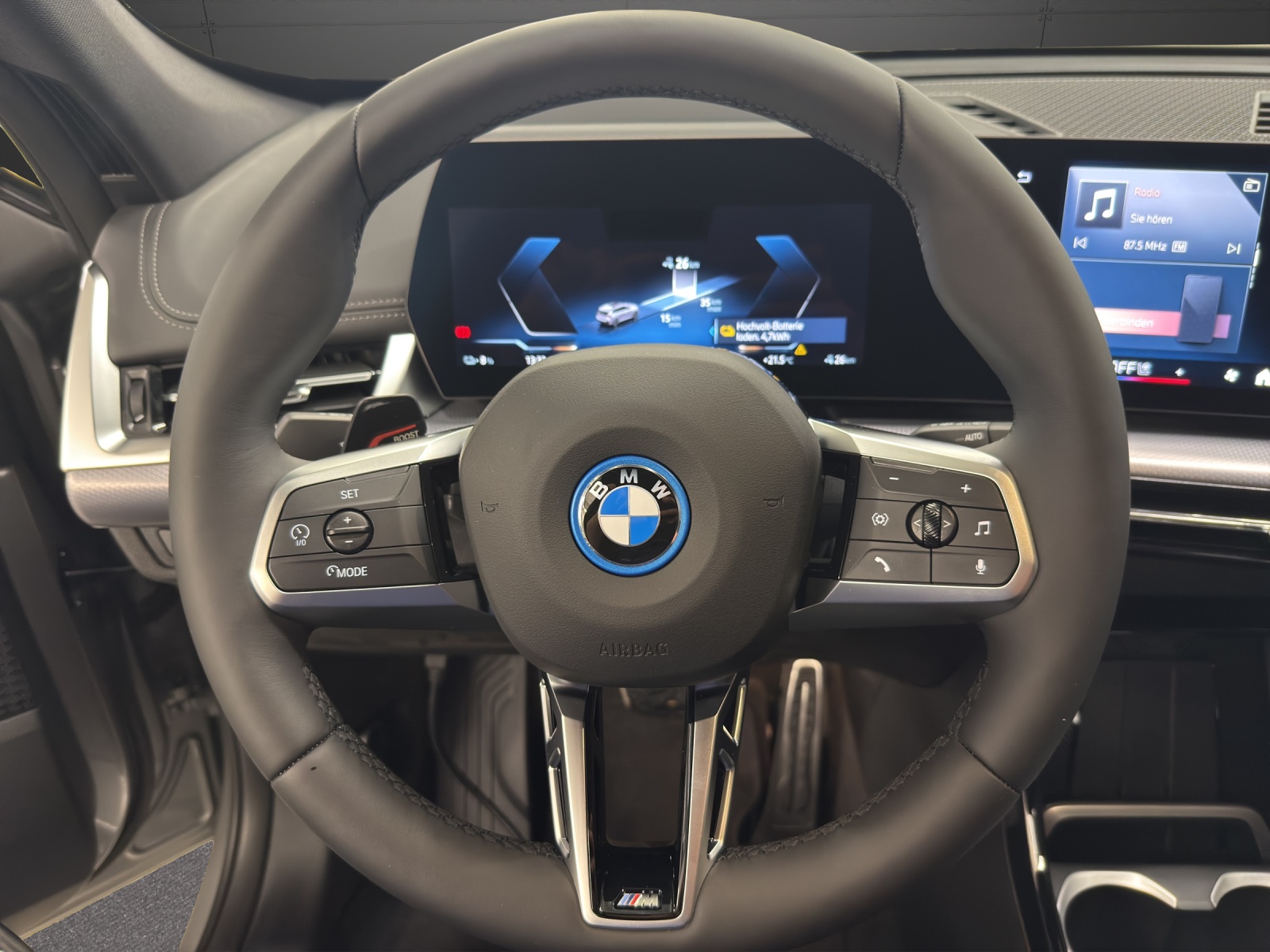 BMW iX1 xDrive 30 Edition M Sport-image-12