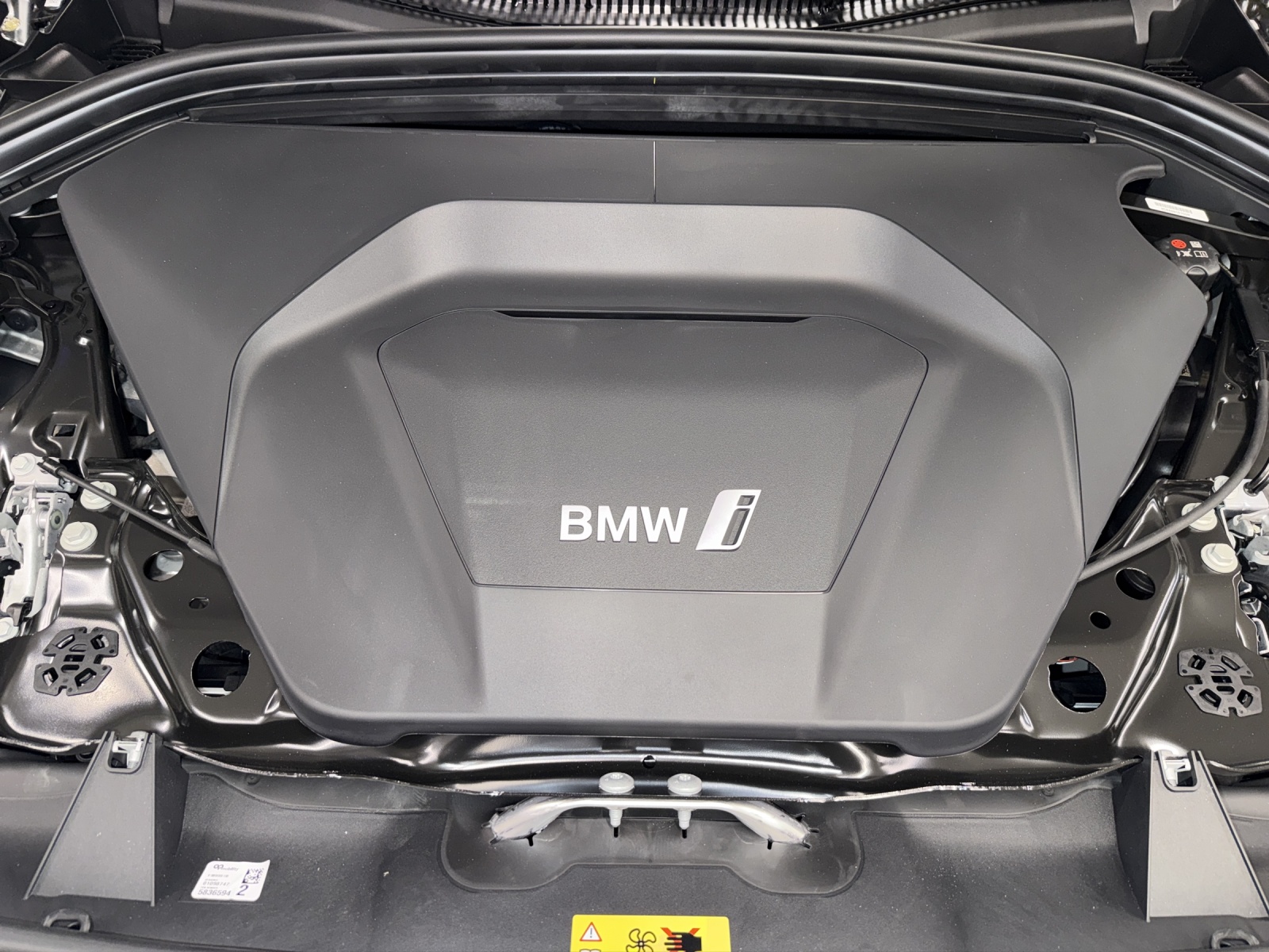 BMW iX1 xDrive 30 Edition M Sport-image-23