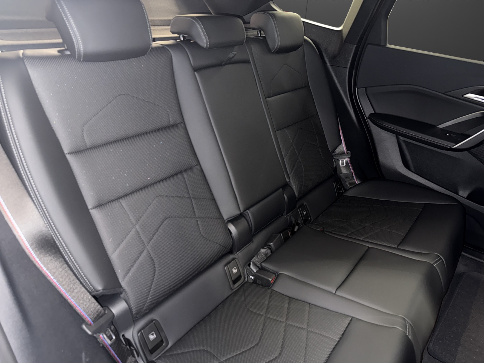 BMW iX1 xDrive 30 Edition M Sport-image-18