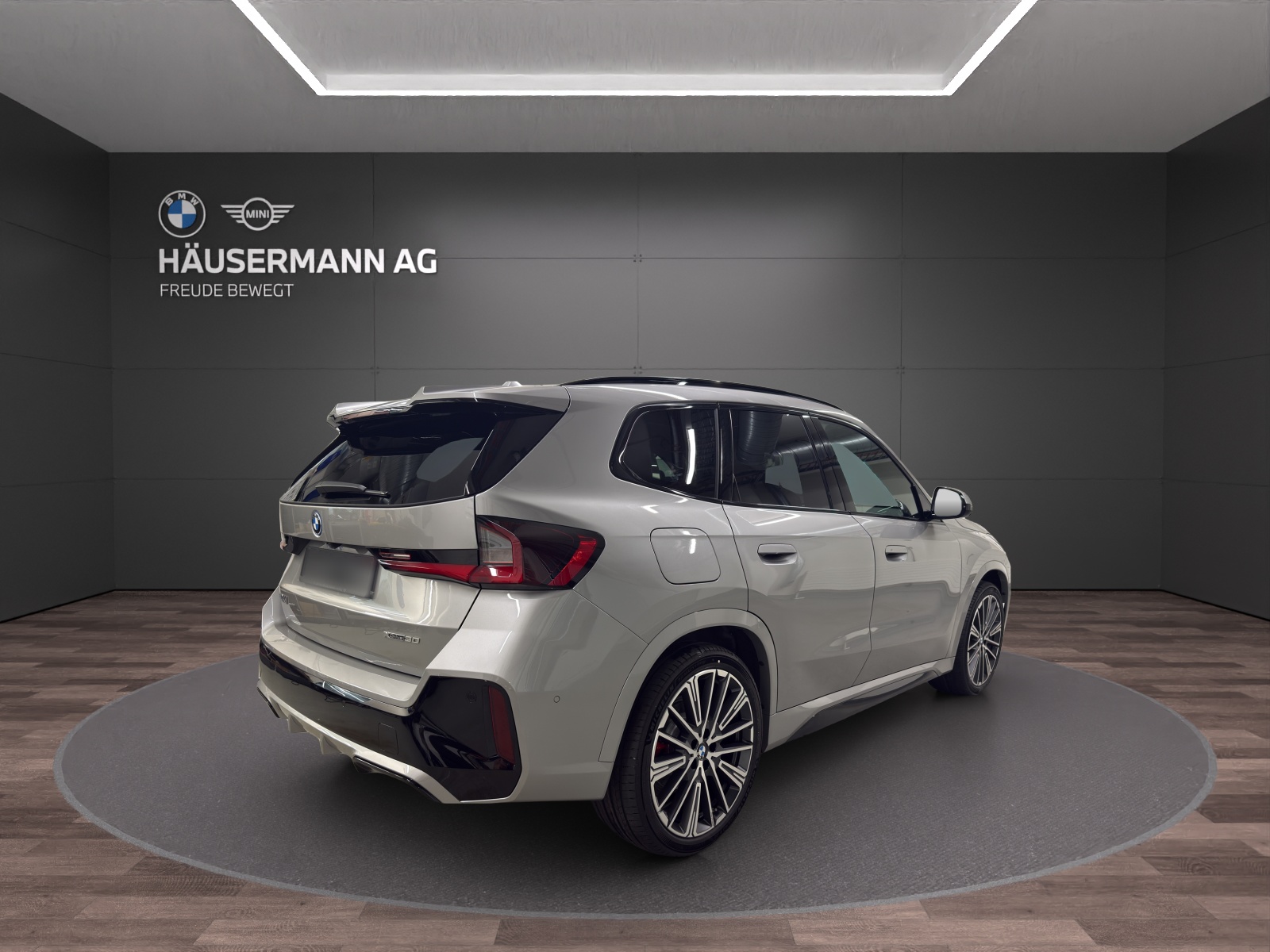 BMW iX1 xDrive 30 Edition M Sport-image-4