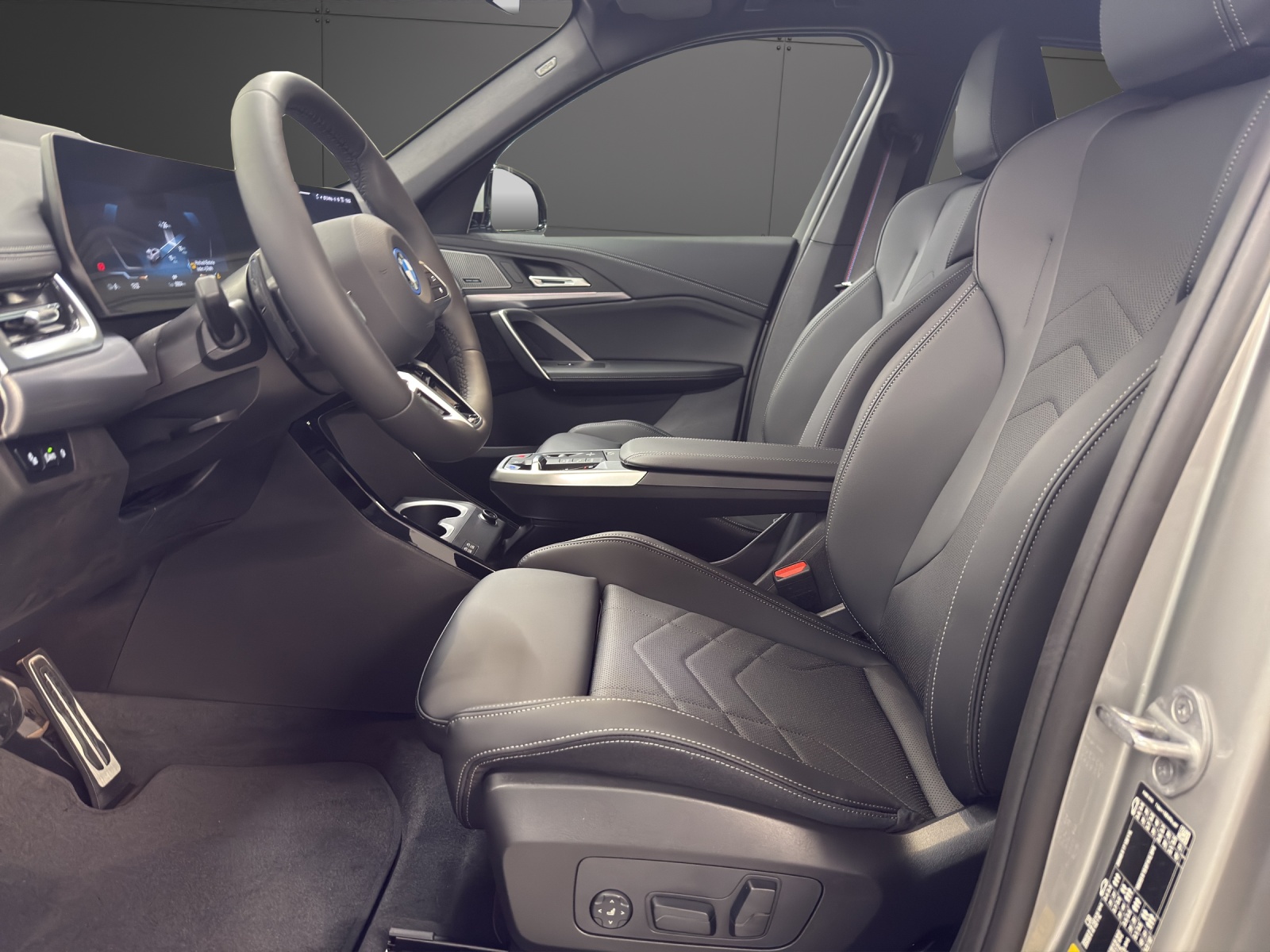 BMW iX1 xDrive 30 Edition M Sport-image-6