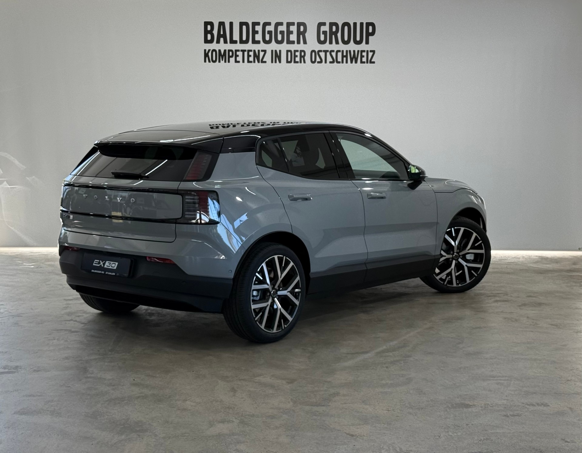 VOLVO EX 30 E60 Twin Ultra Performanc-showroom-element-2