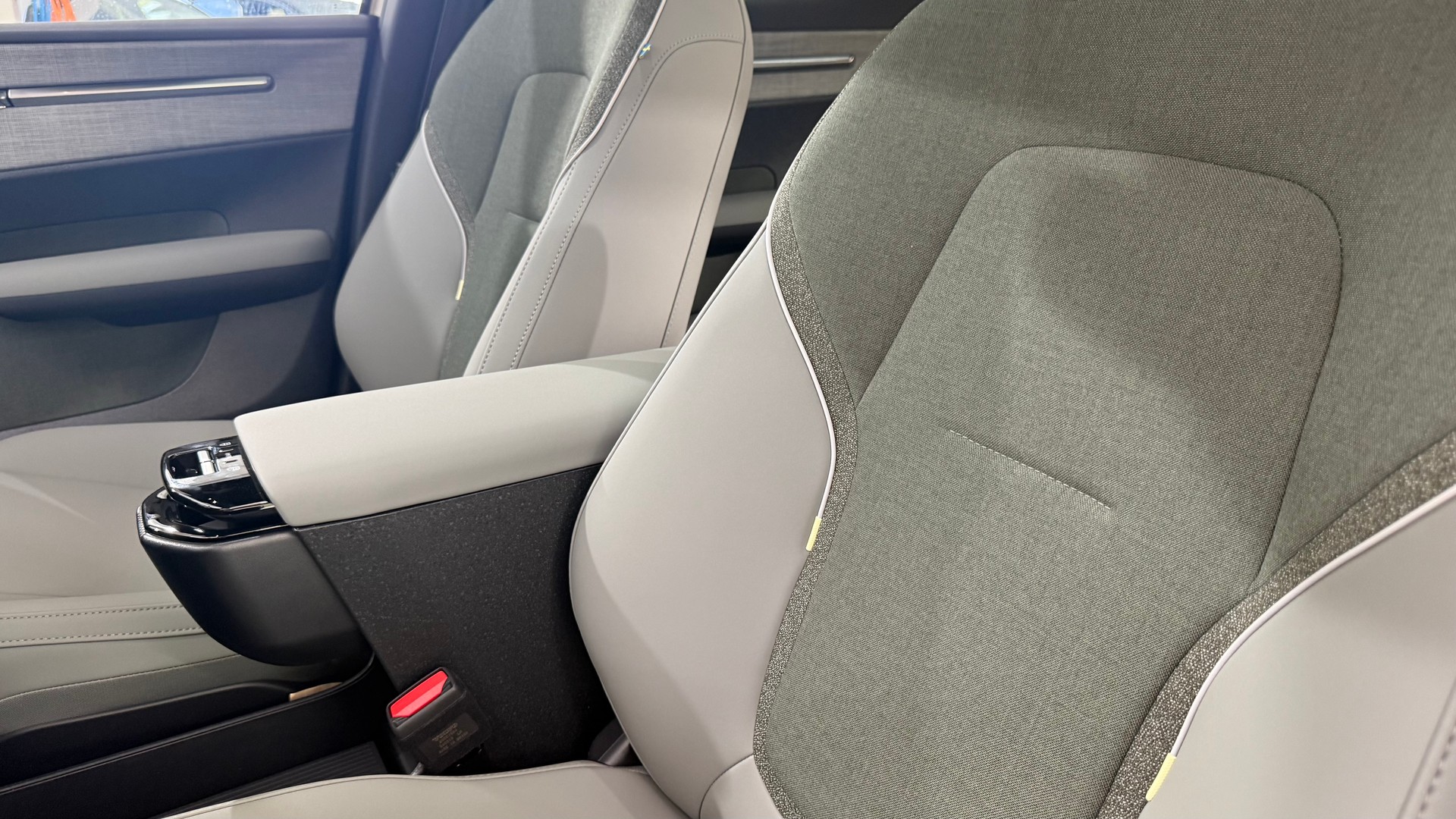 VOLVO EX 30 E60 Twin Ultra Performanc-image-5