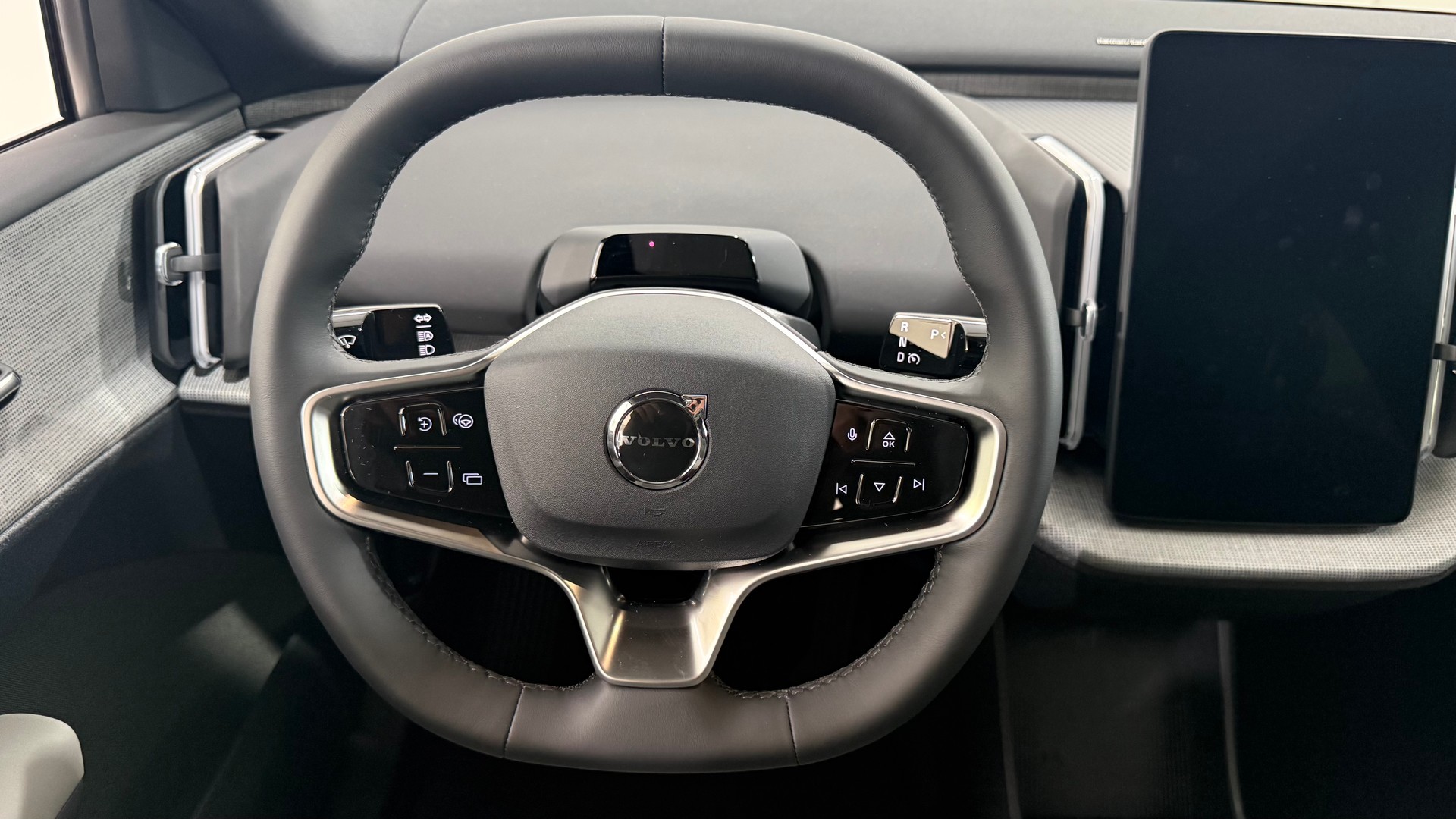 VOLVO EX 30 E60 Twin Ultra Performanc-image-13