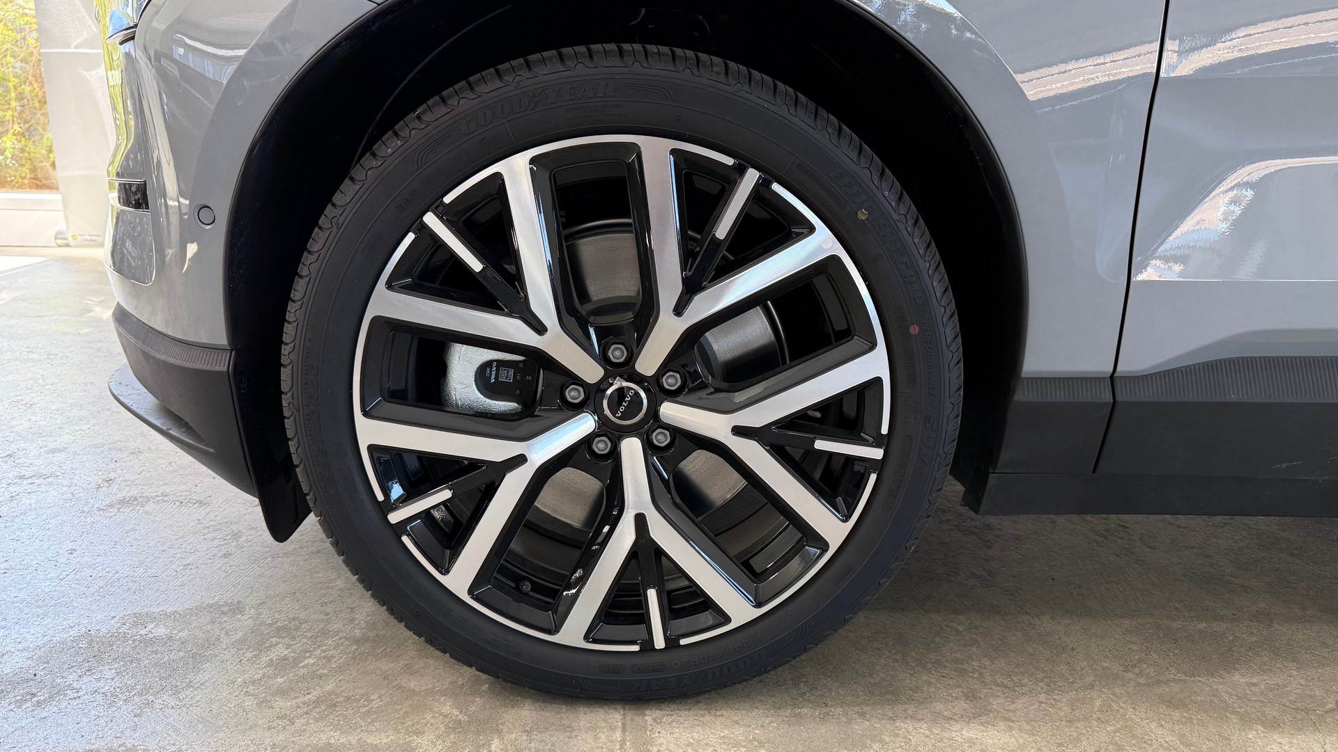 VOLVO EX 30 E60 Twin Ultra Performanc-image-7