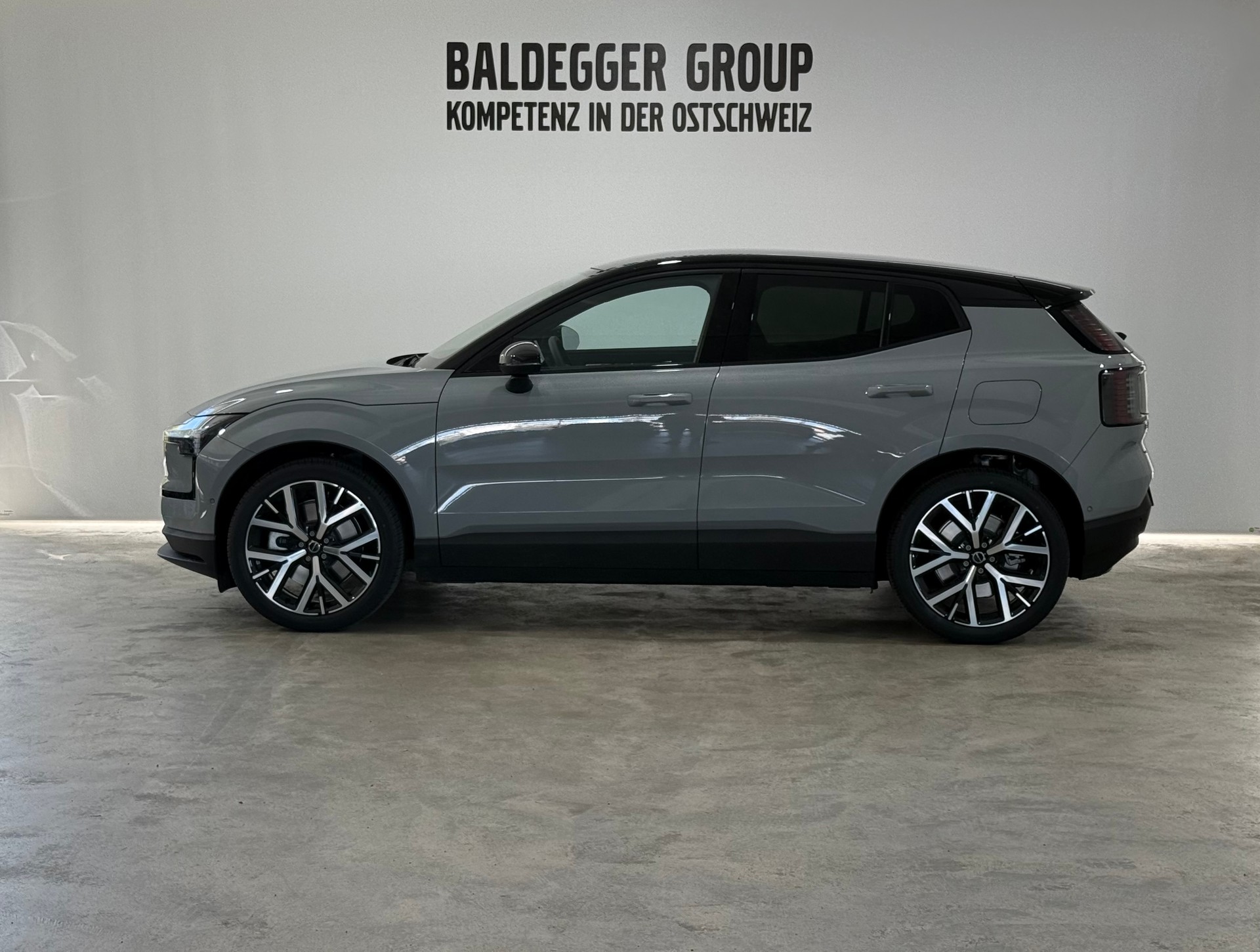 VOLVO EX 30 E60 Twin Ultra Performanc-showroom-element-1
