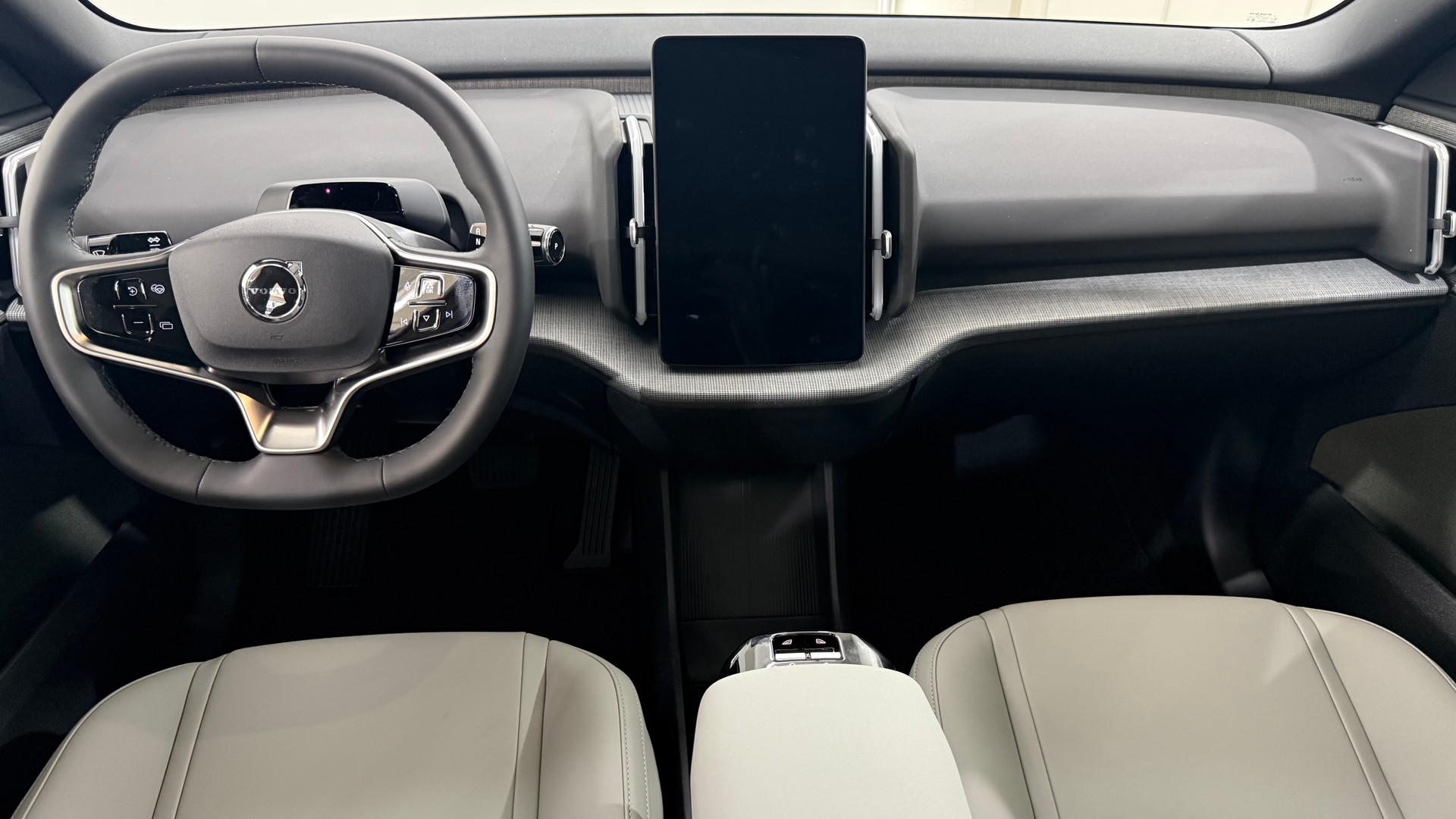 VOLVO EX 30 E60 Twin Ultra Performanc-image-4