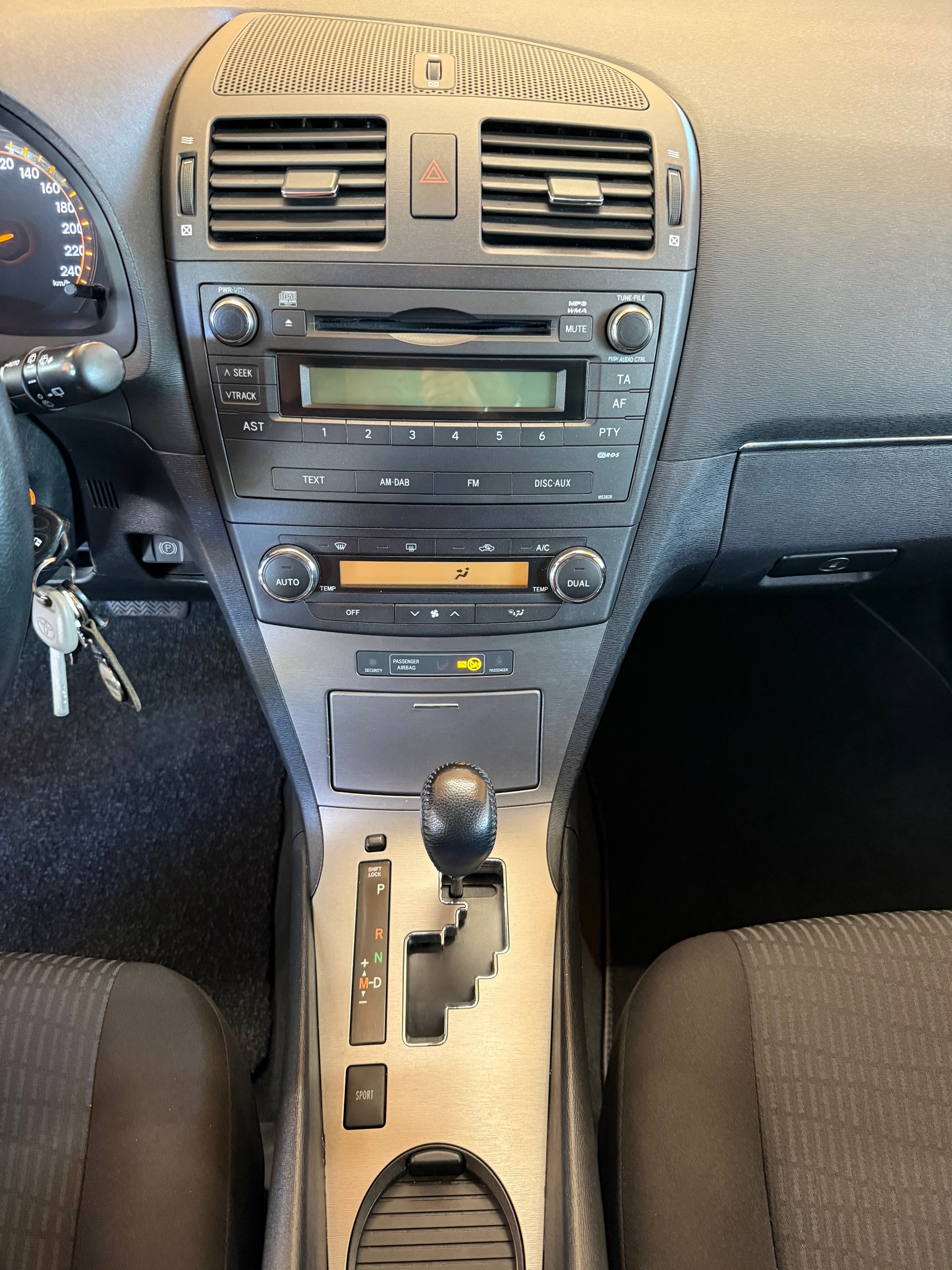 TOYOTA Avensis SW 2.0 Linea Luna Multidrive-image-11