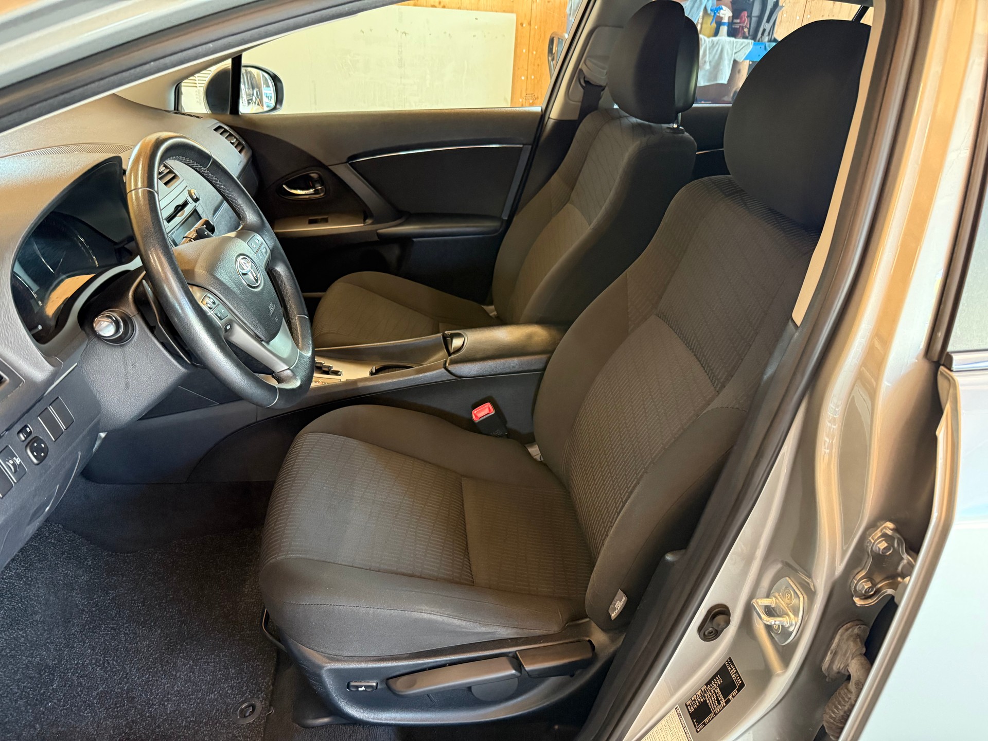 TOYOTA Avensis SW 2.0 Linea Luna Multidrive-image-6