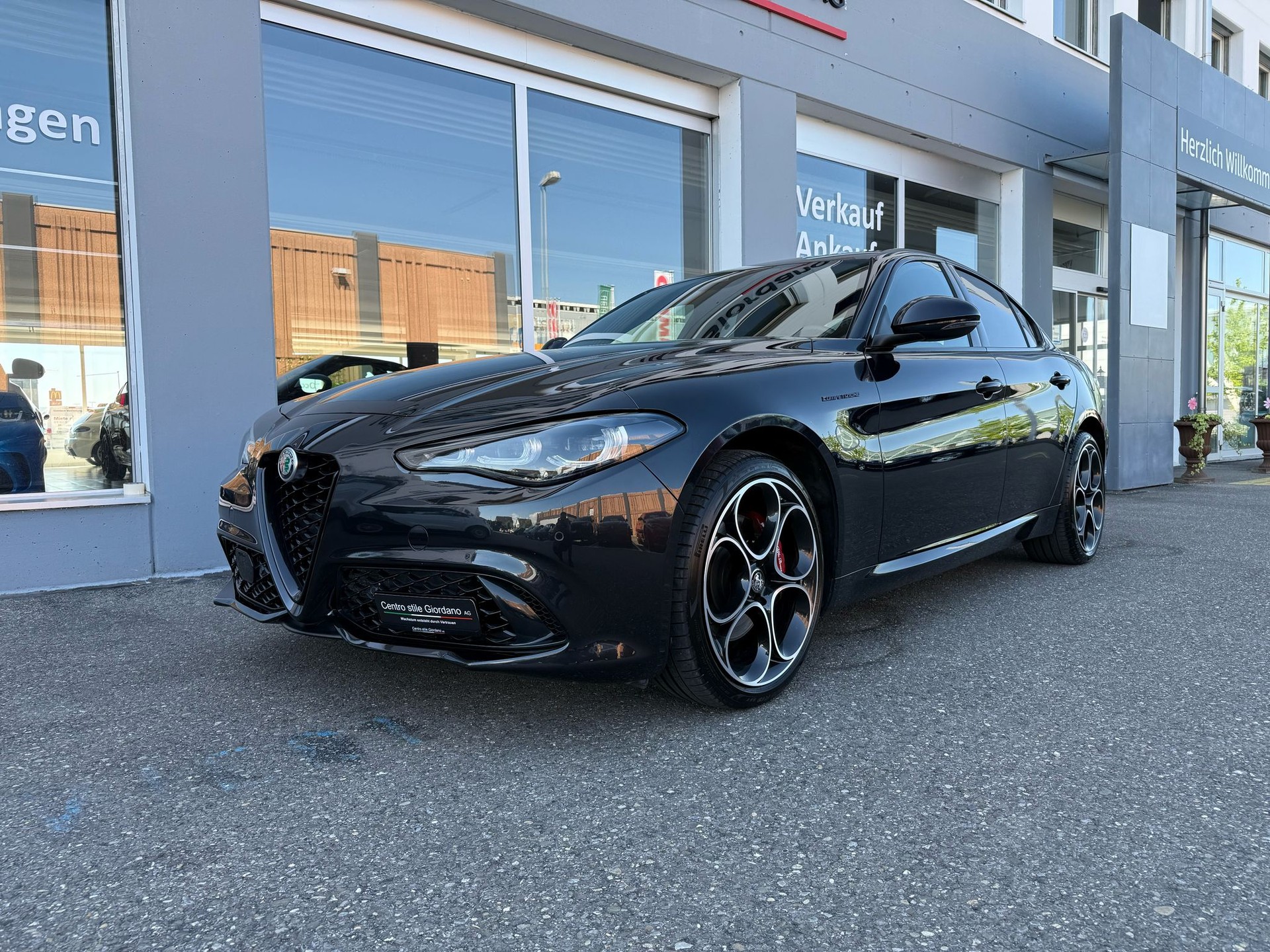 ALFA ROMEO Giulia 2.0 Competizione 280PS Q4 AT8 MY23/24-showroom-element-3