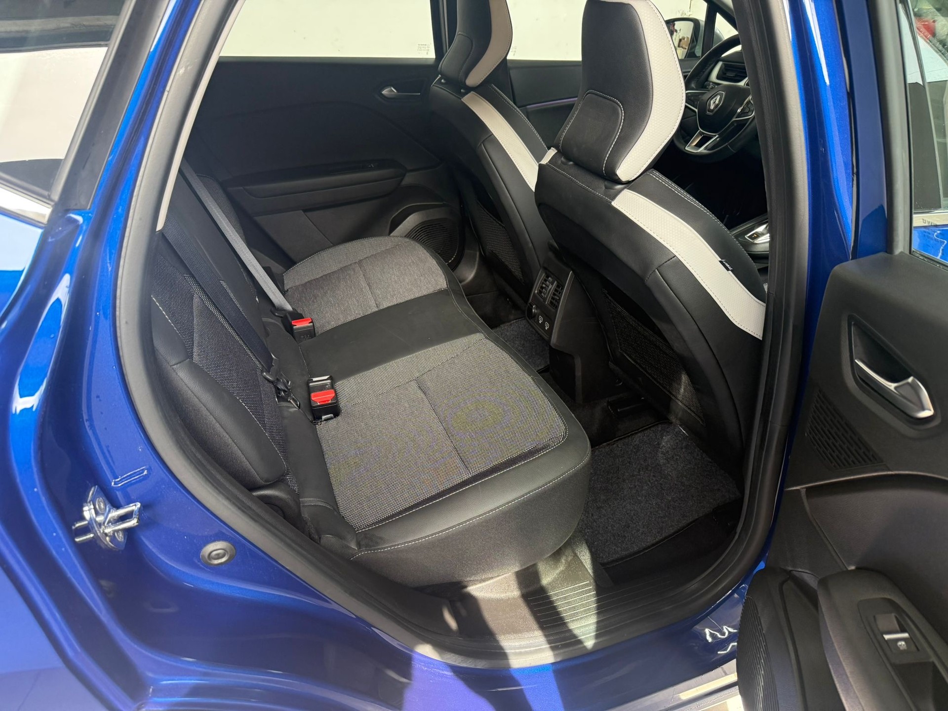 RENAULT Captur 1.6 E-Tech Initiale Paris DHT-image-6