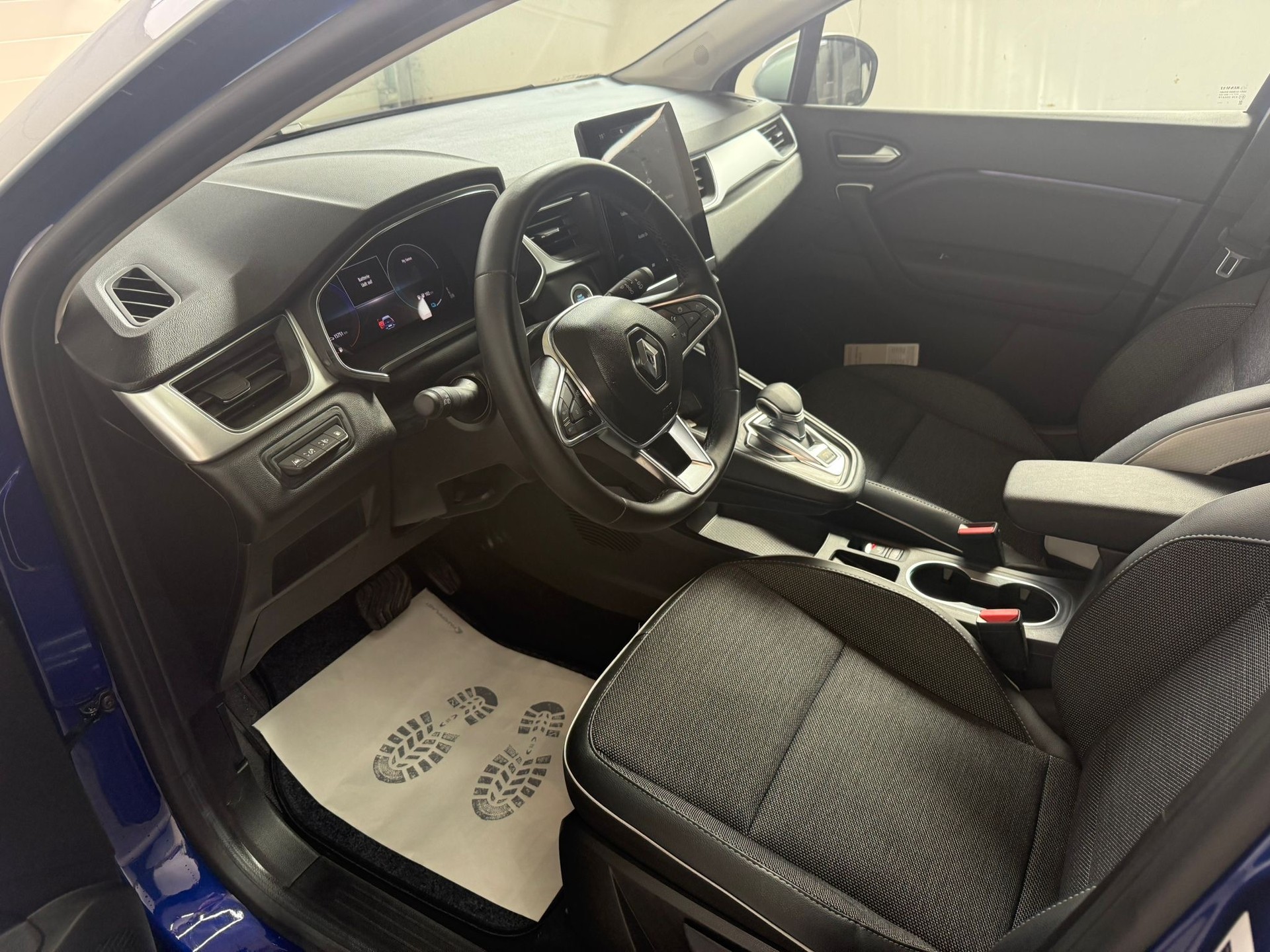 RENAULT Captur 1.6 E-Tech Initiale Paris DHT-image-8